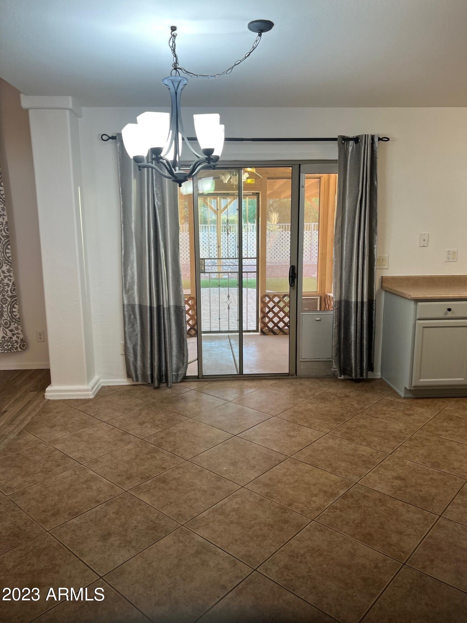 25809 W ST JAMES Avenue