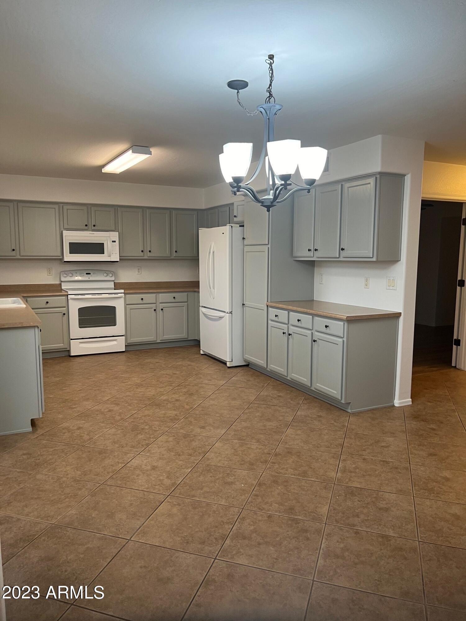 25809 W ST JAMES Avenue