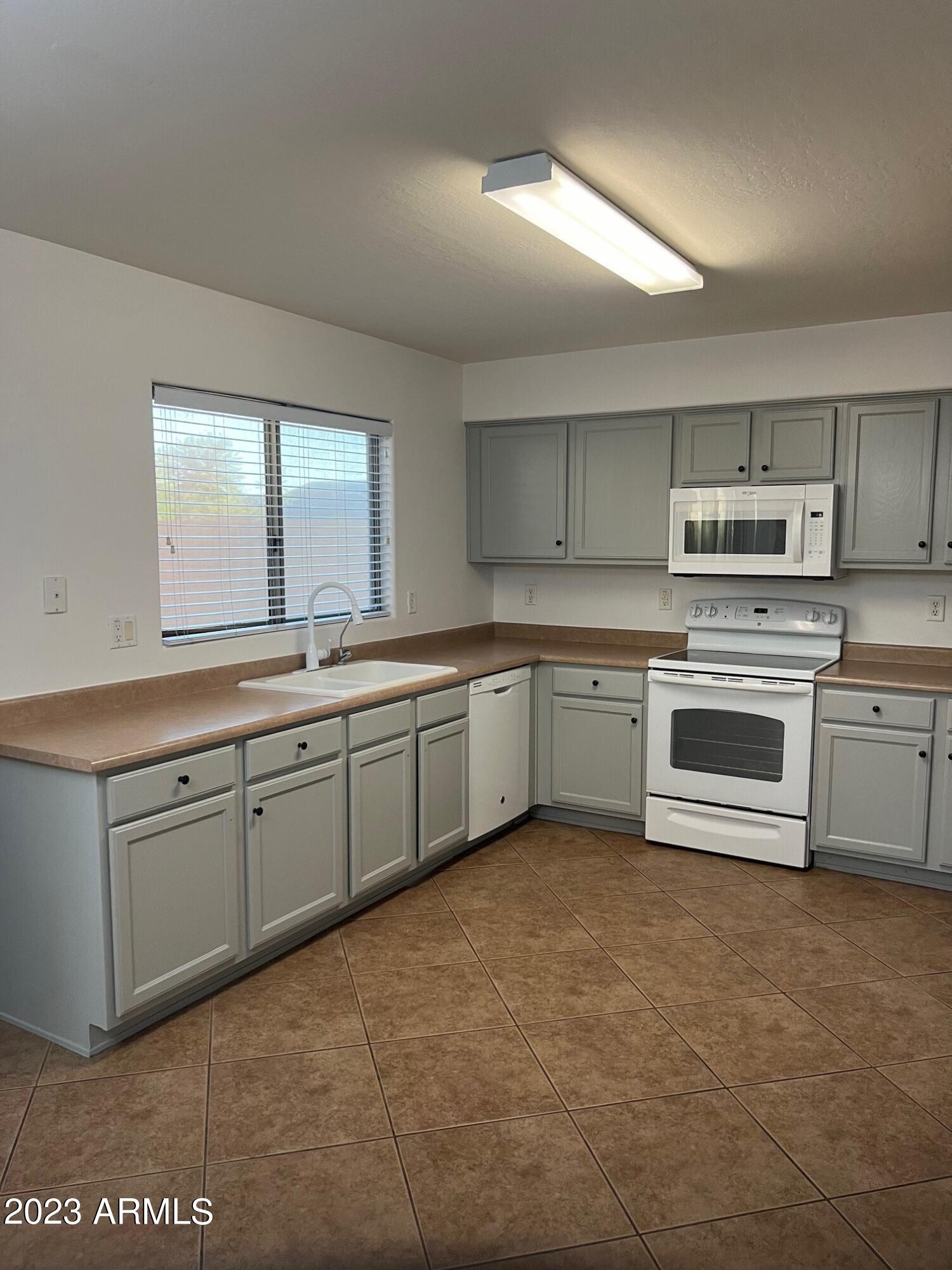 25809 W ST JAMES Avenue