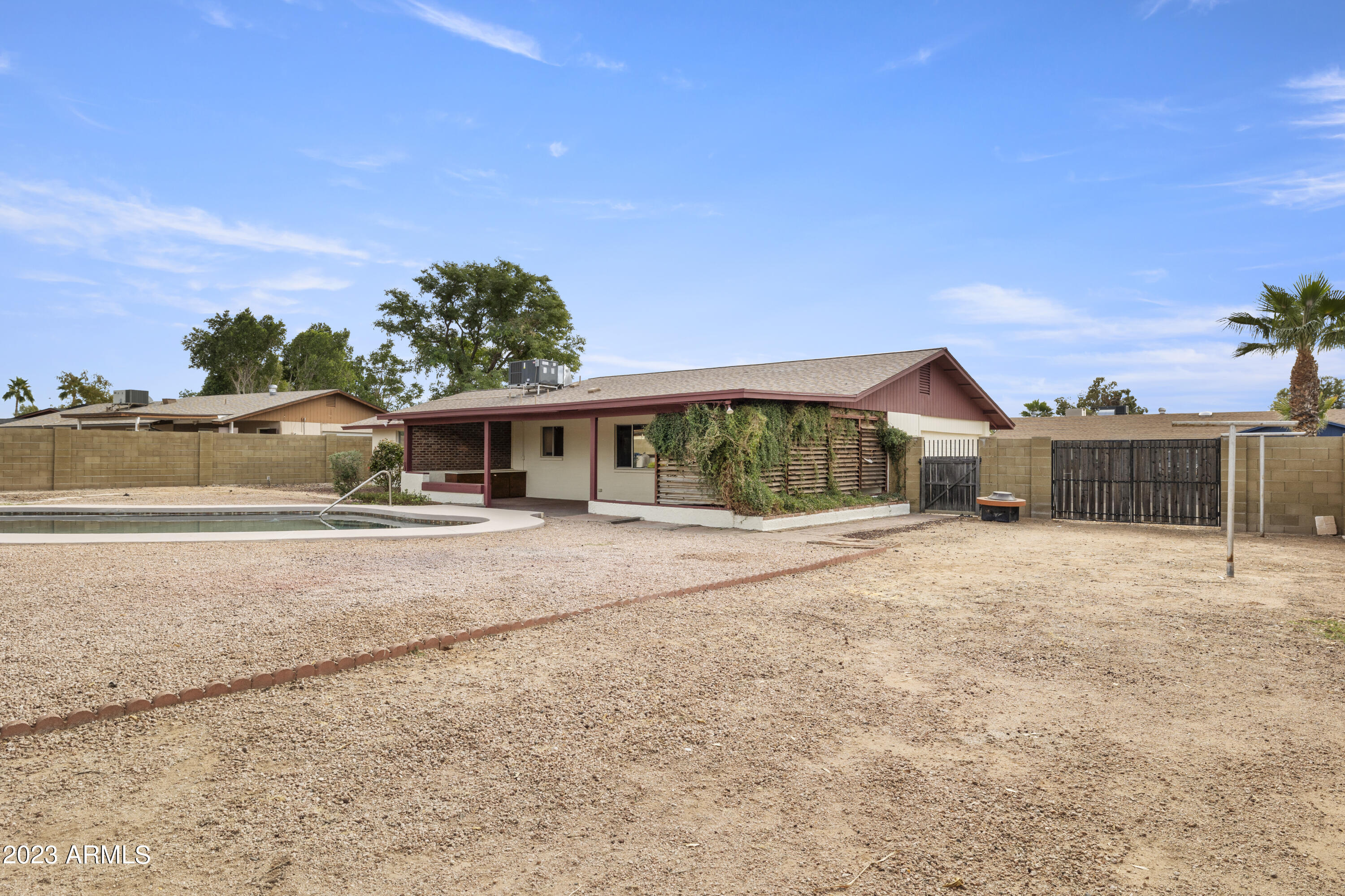 6330 E HILLVIEW Street