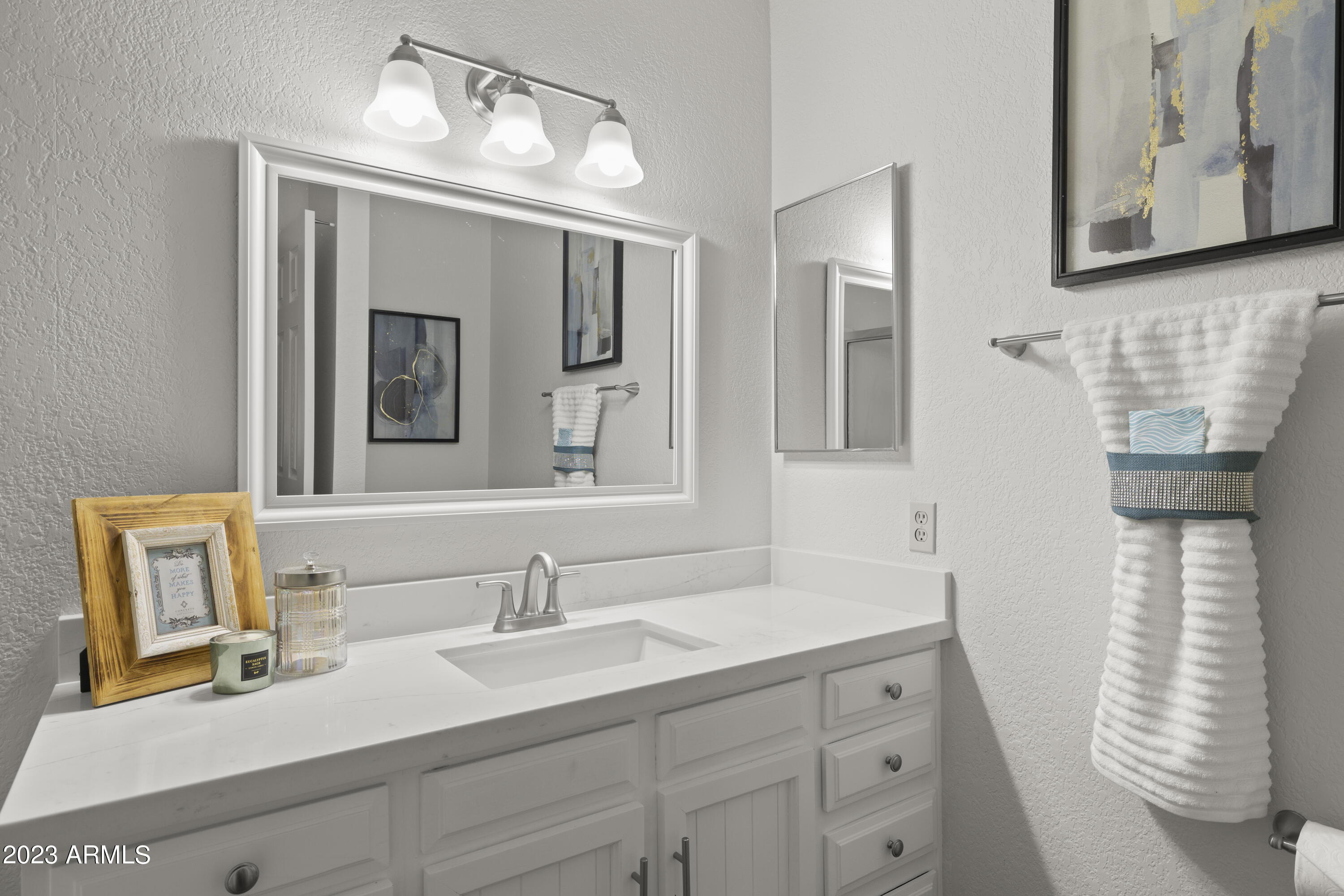 6330 E HILLVIEW Street