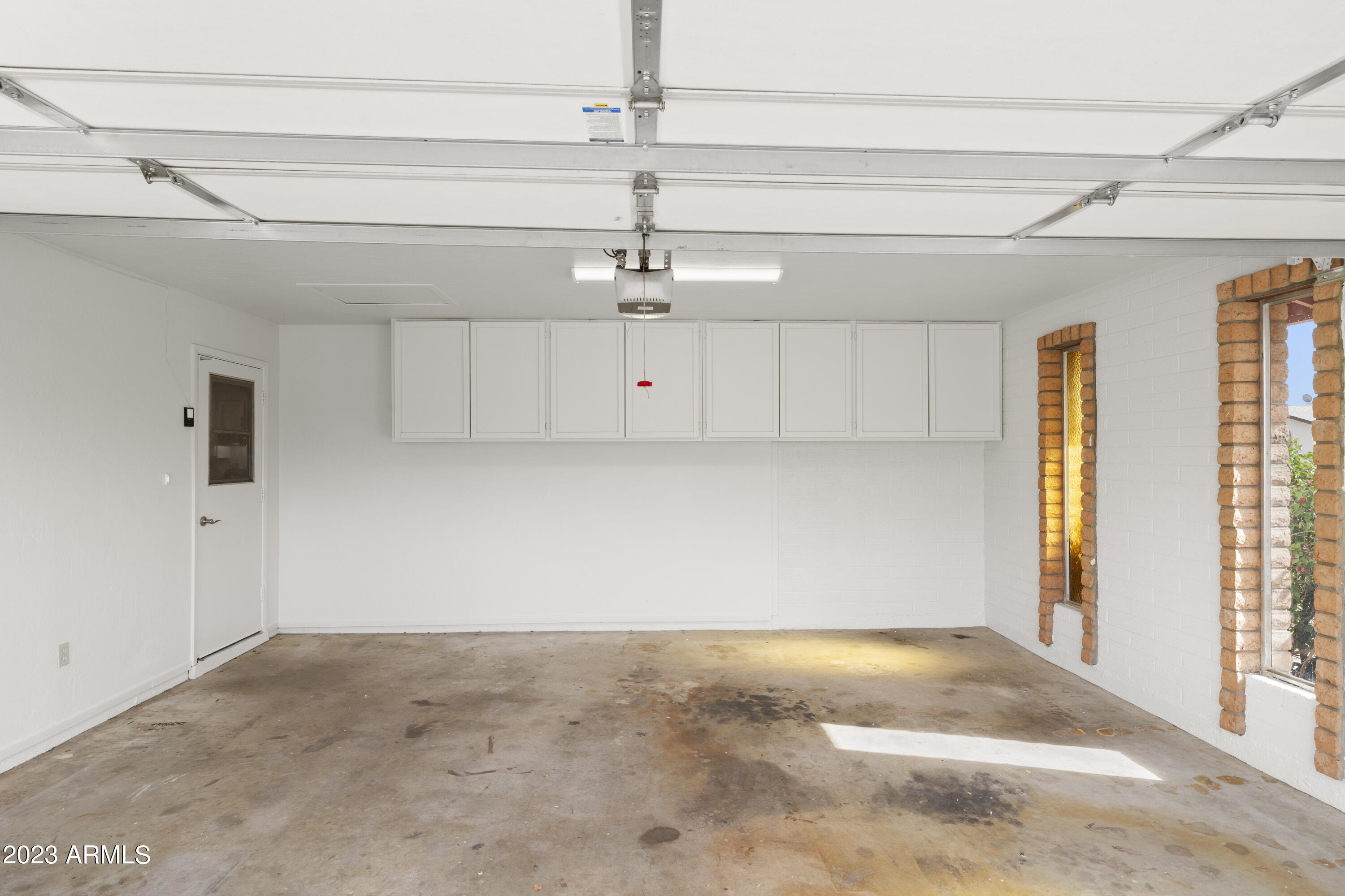 6330 E HILLVIEW Street