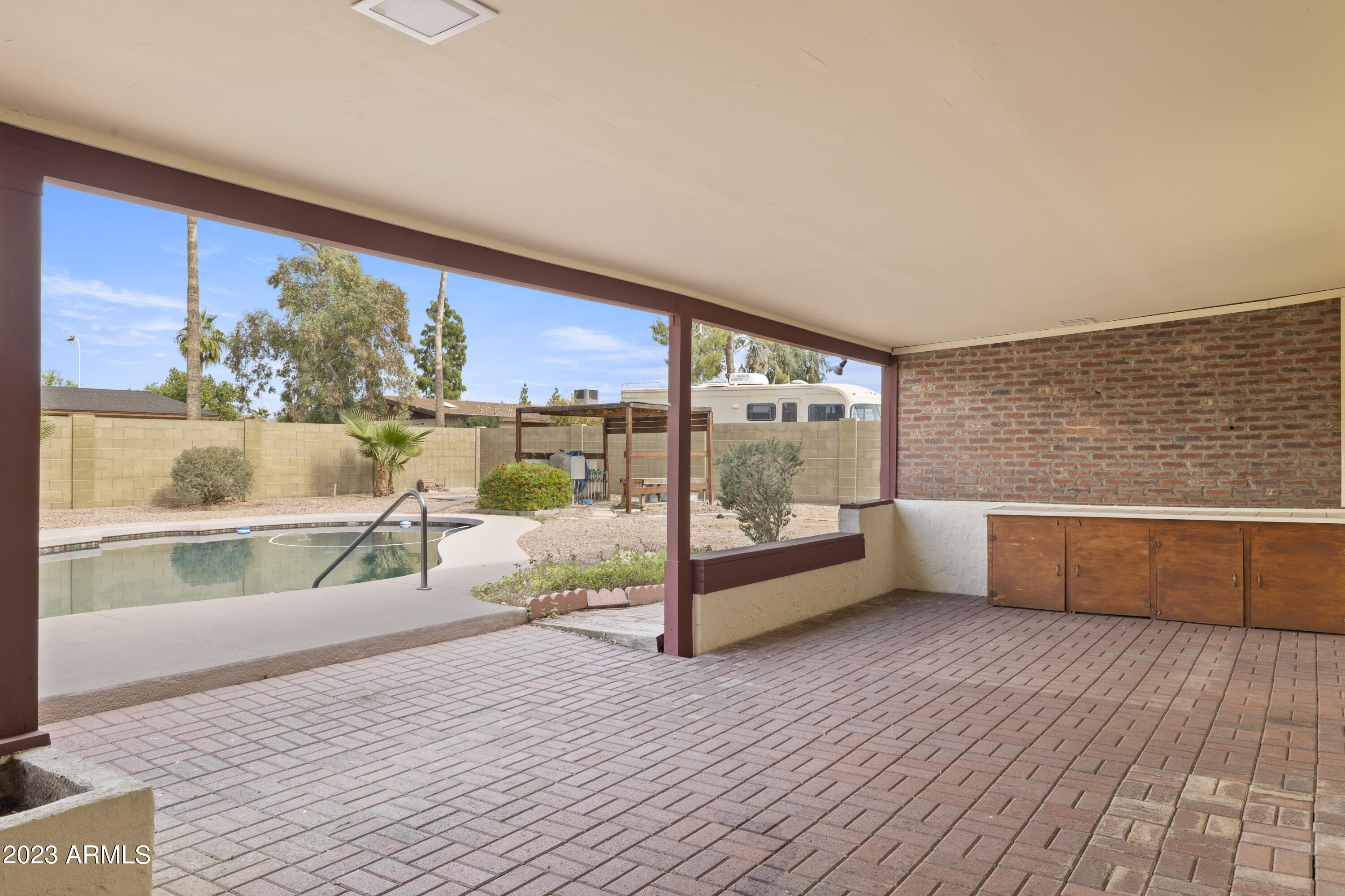 6330 E HILLVIEW Street