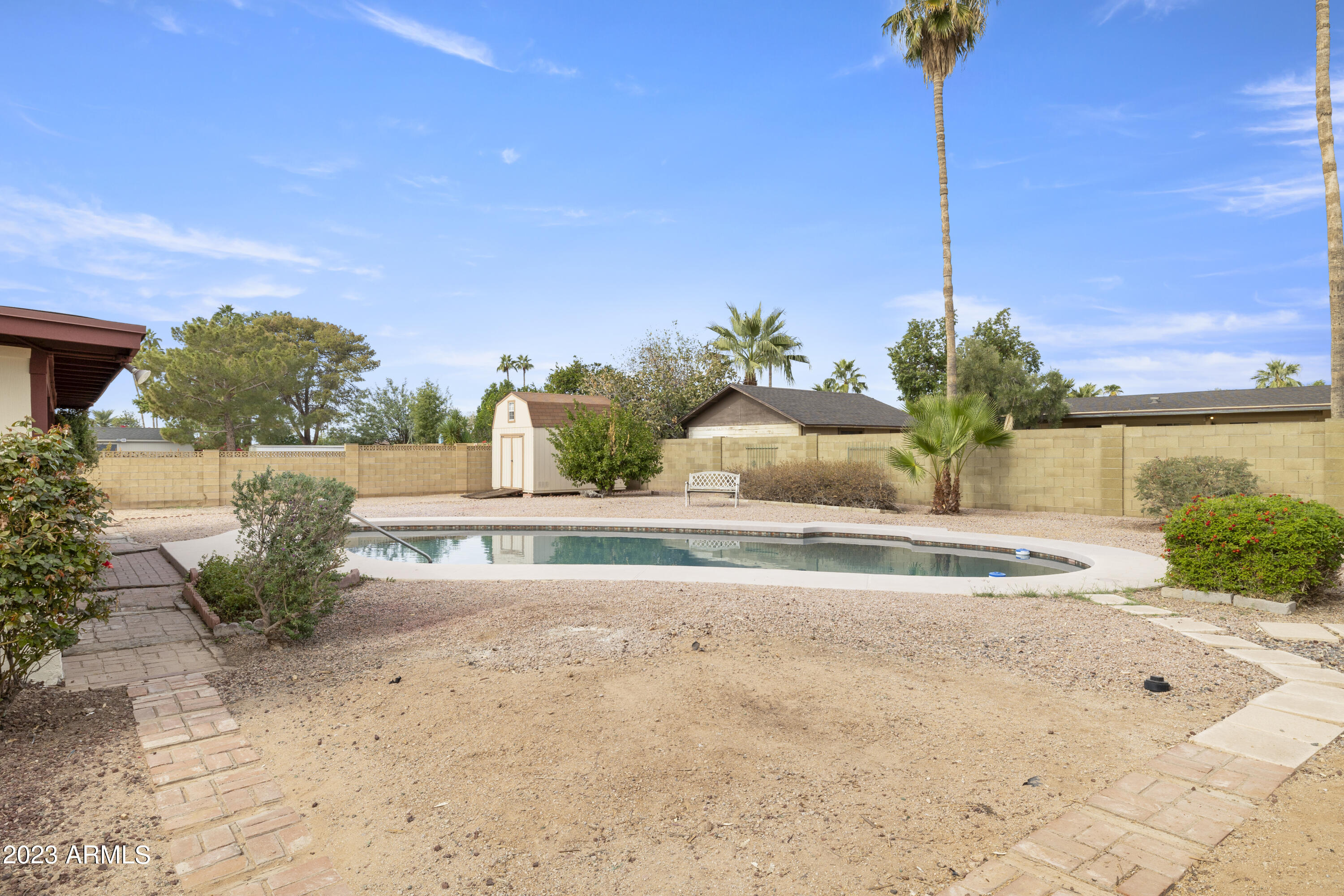 6330 E HILLVIEW Street