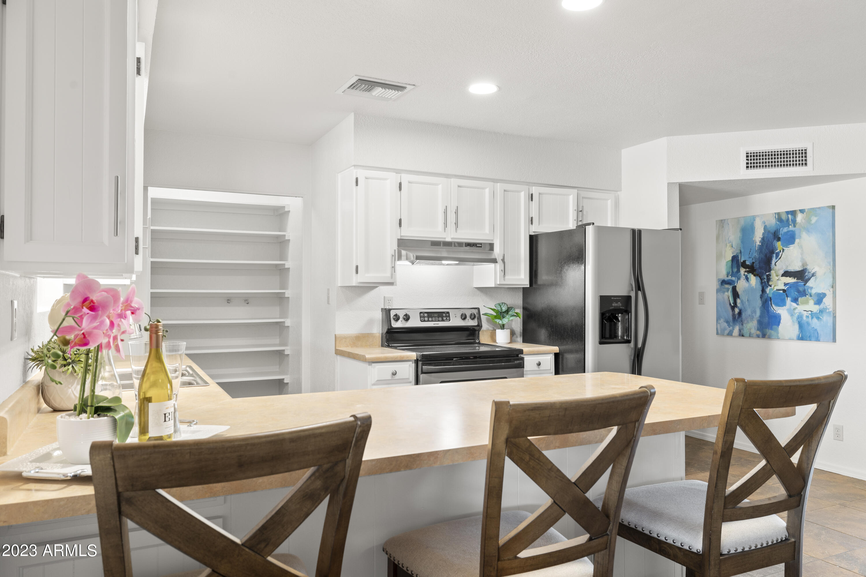 6330 E HILLVIEW Street