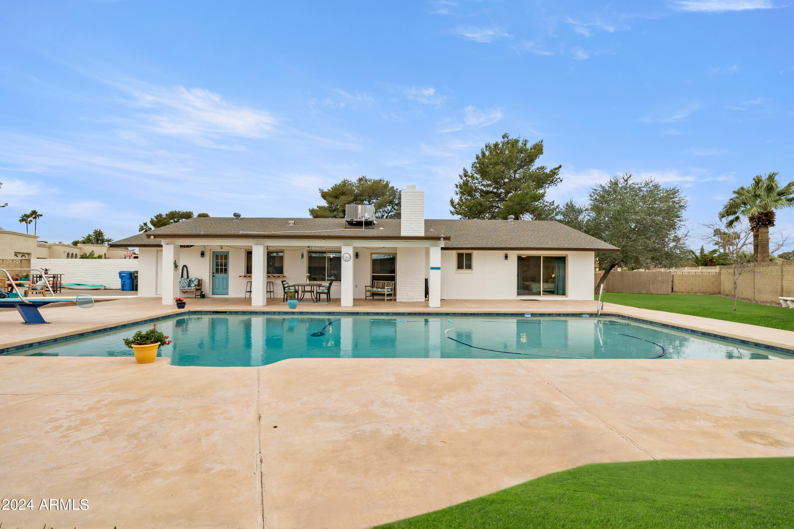 336 E VOLTAIRE Avenue