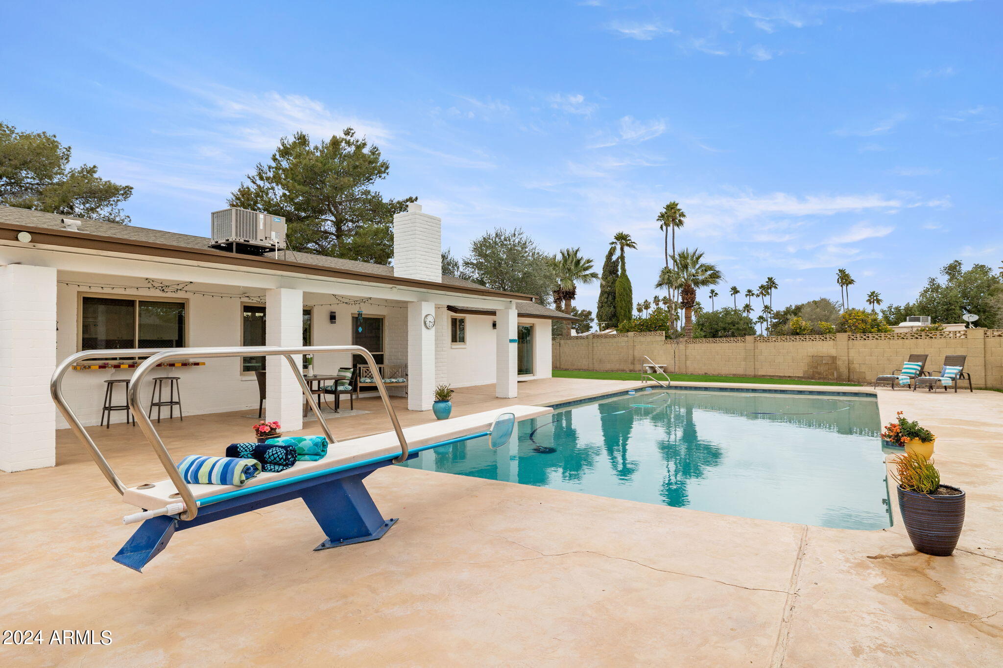 336 E VOLTAIRE Avenue