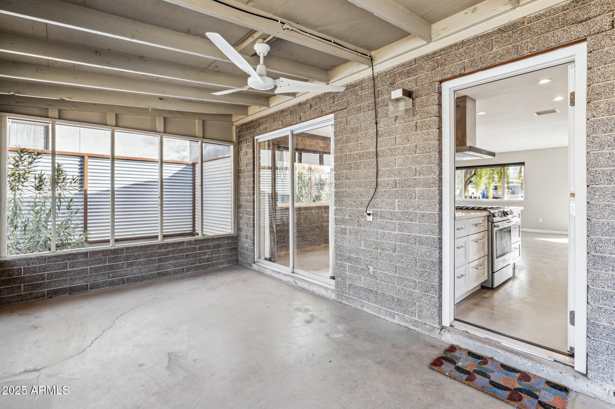 1402 E ROYAL PALM Road