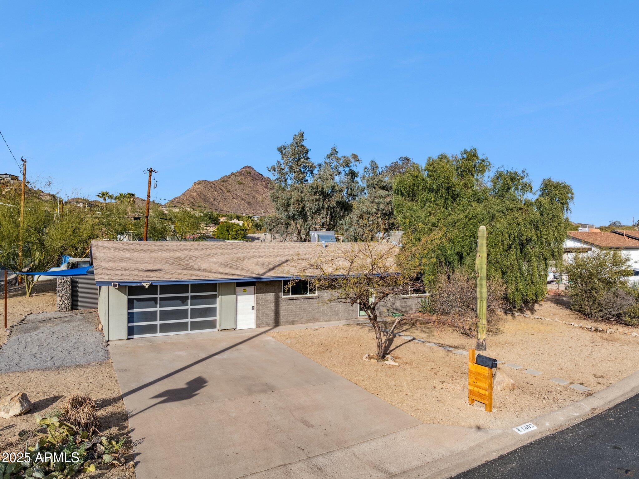 1402 E ROYAL PALM Road