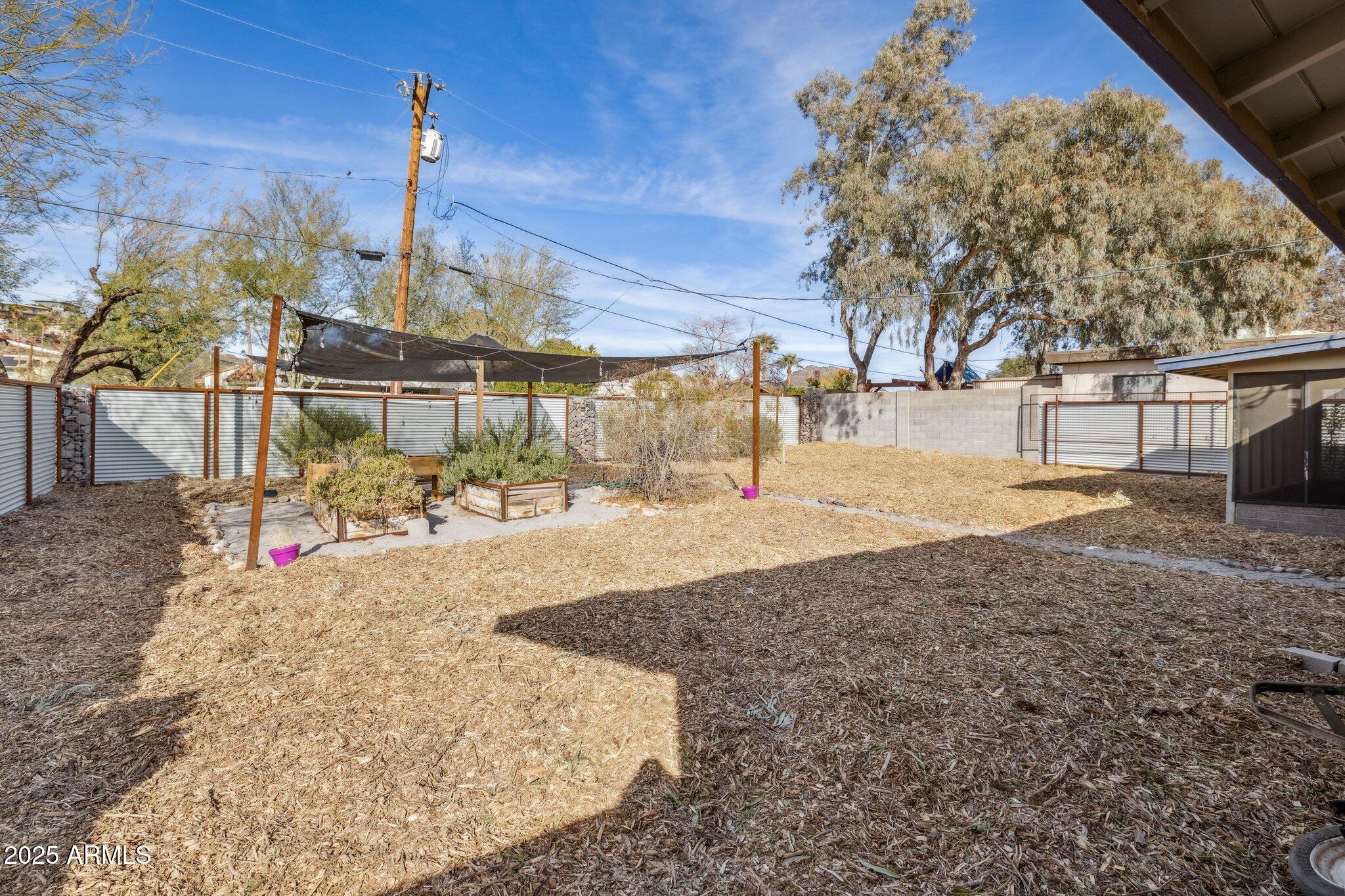 1402 E ROYAL PALM Road