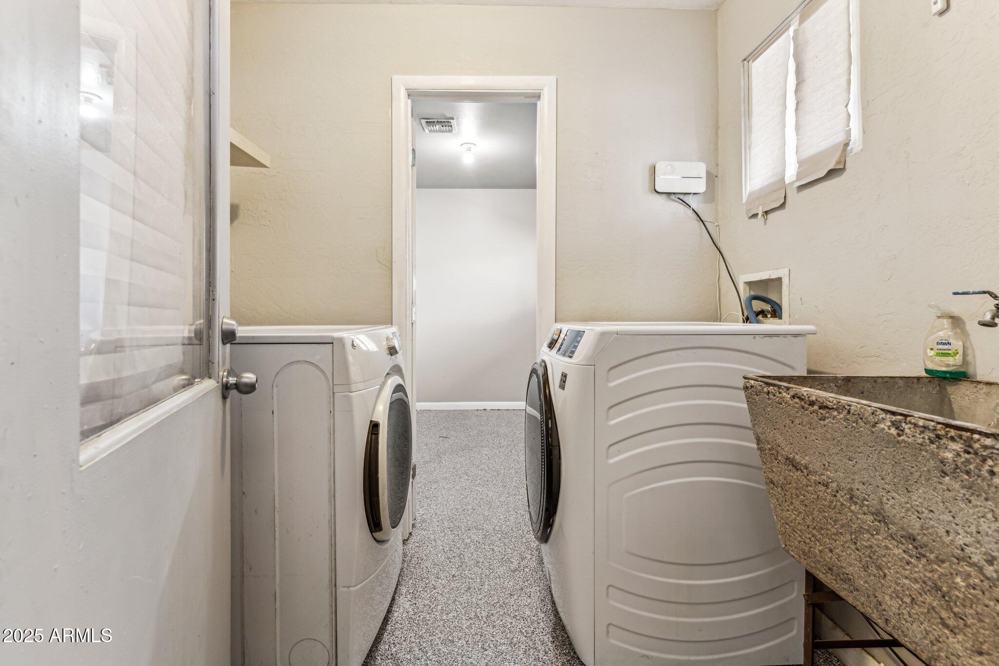 1402 E ROYAL PALM Road