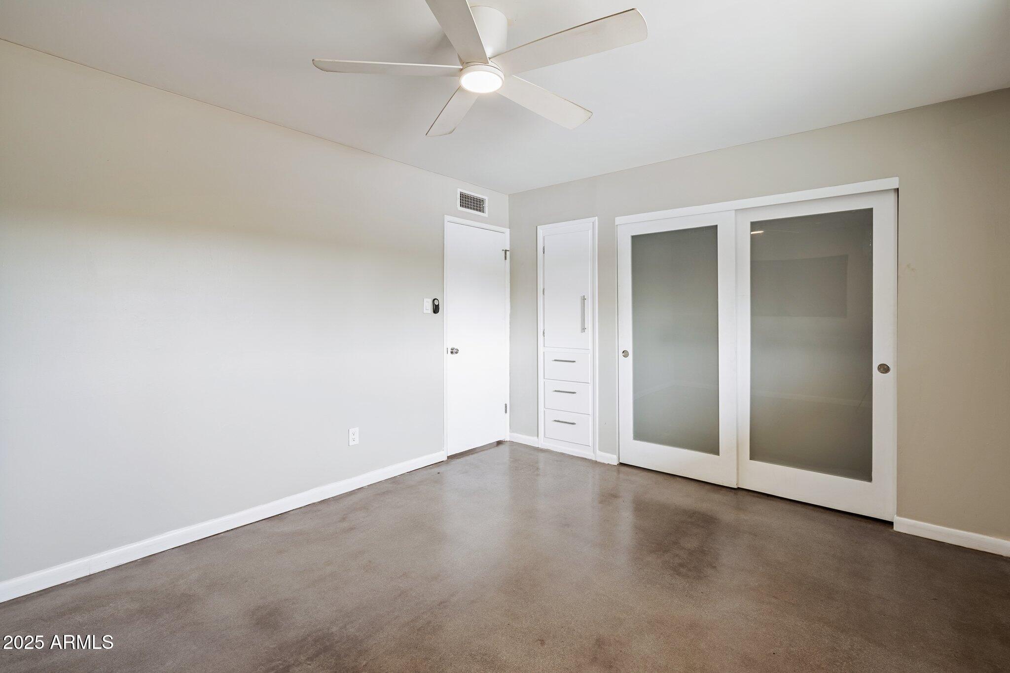 1402 E ROYAL PALM Road