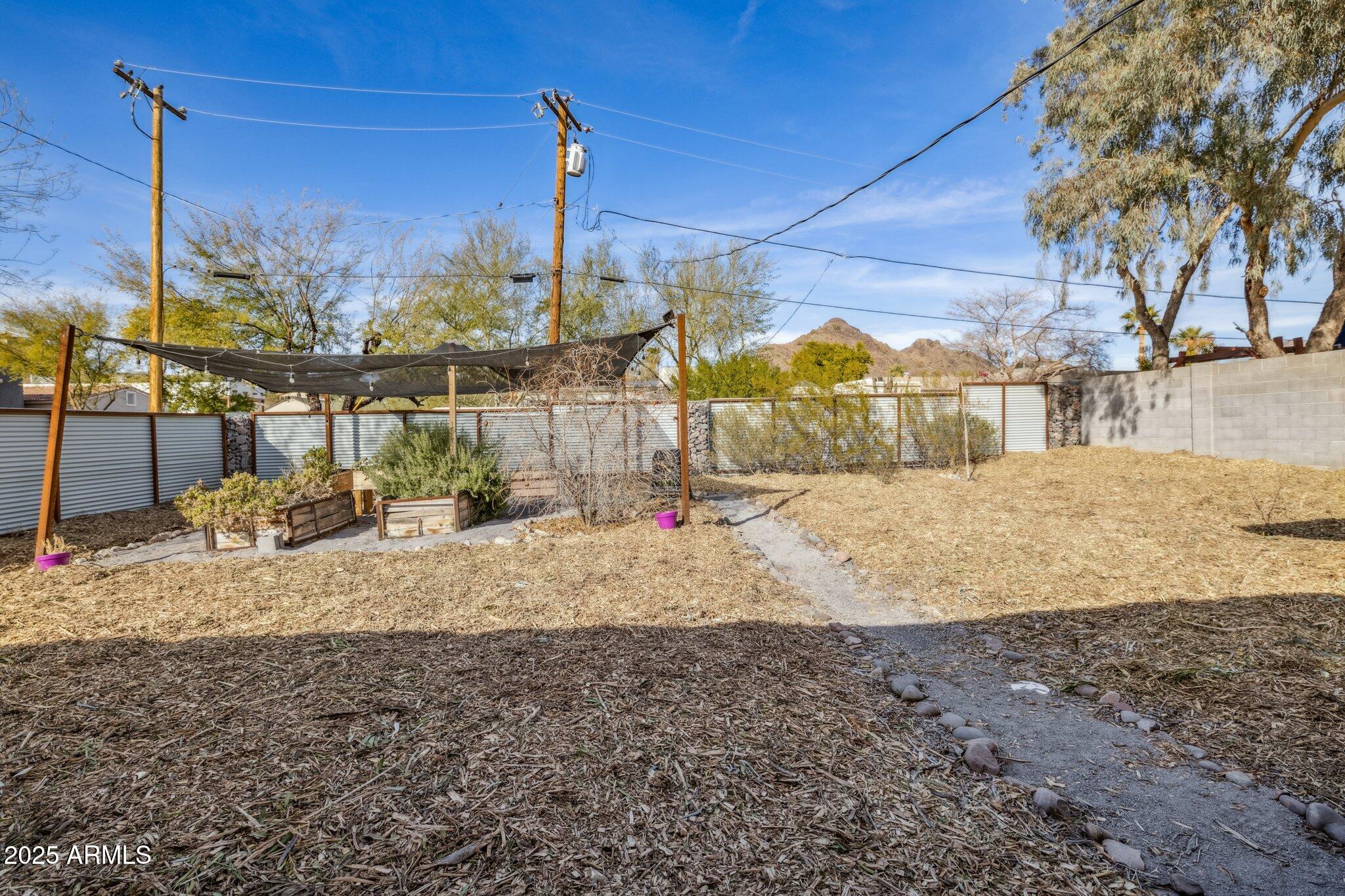 1402 E ROYAL PALM Road