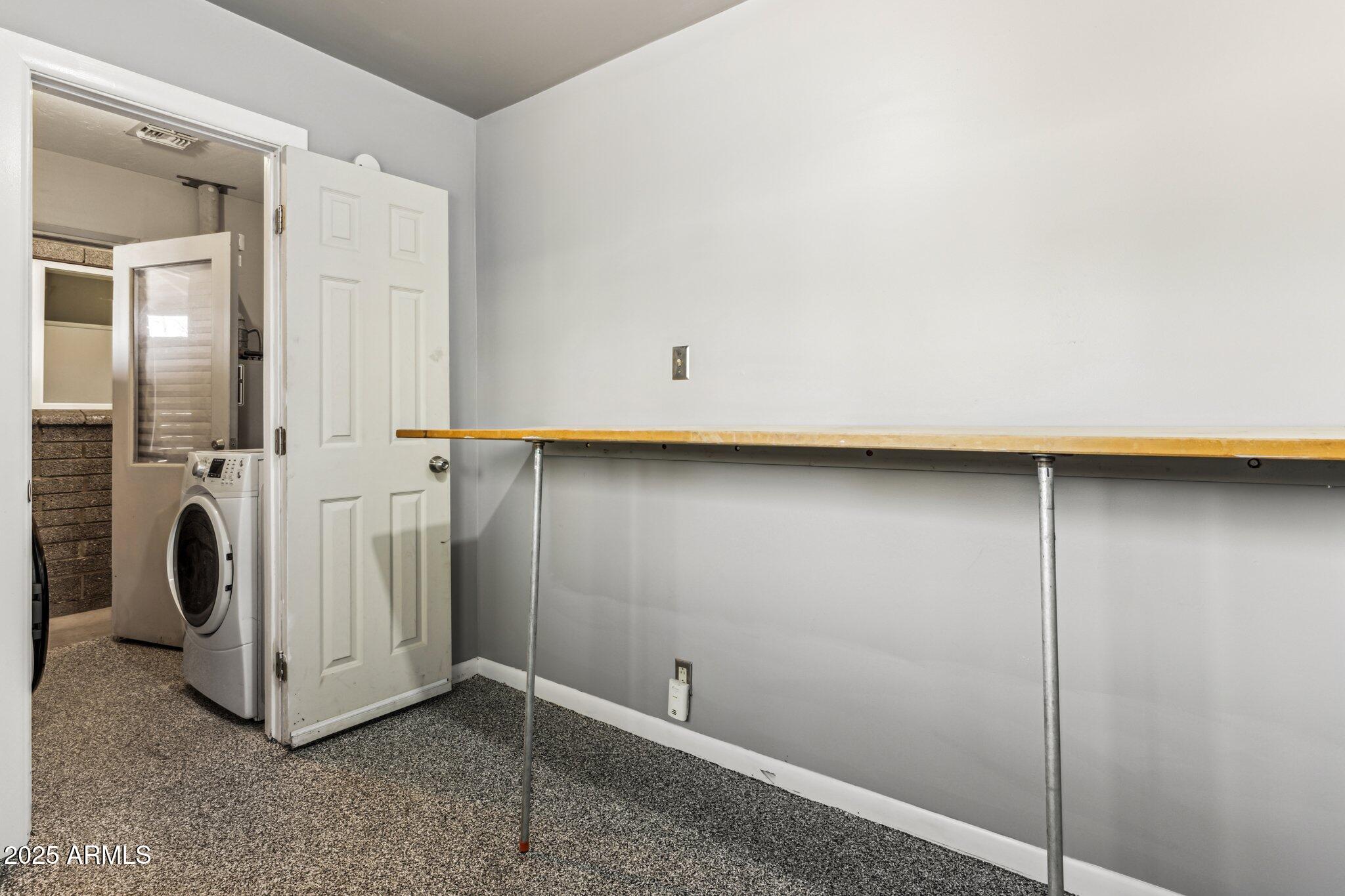 1402 E ROYAL PALM Road