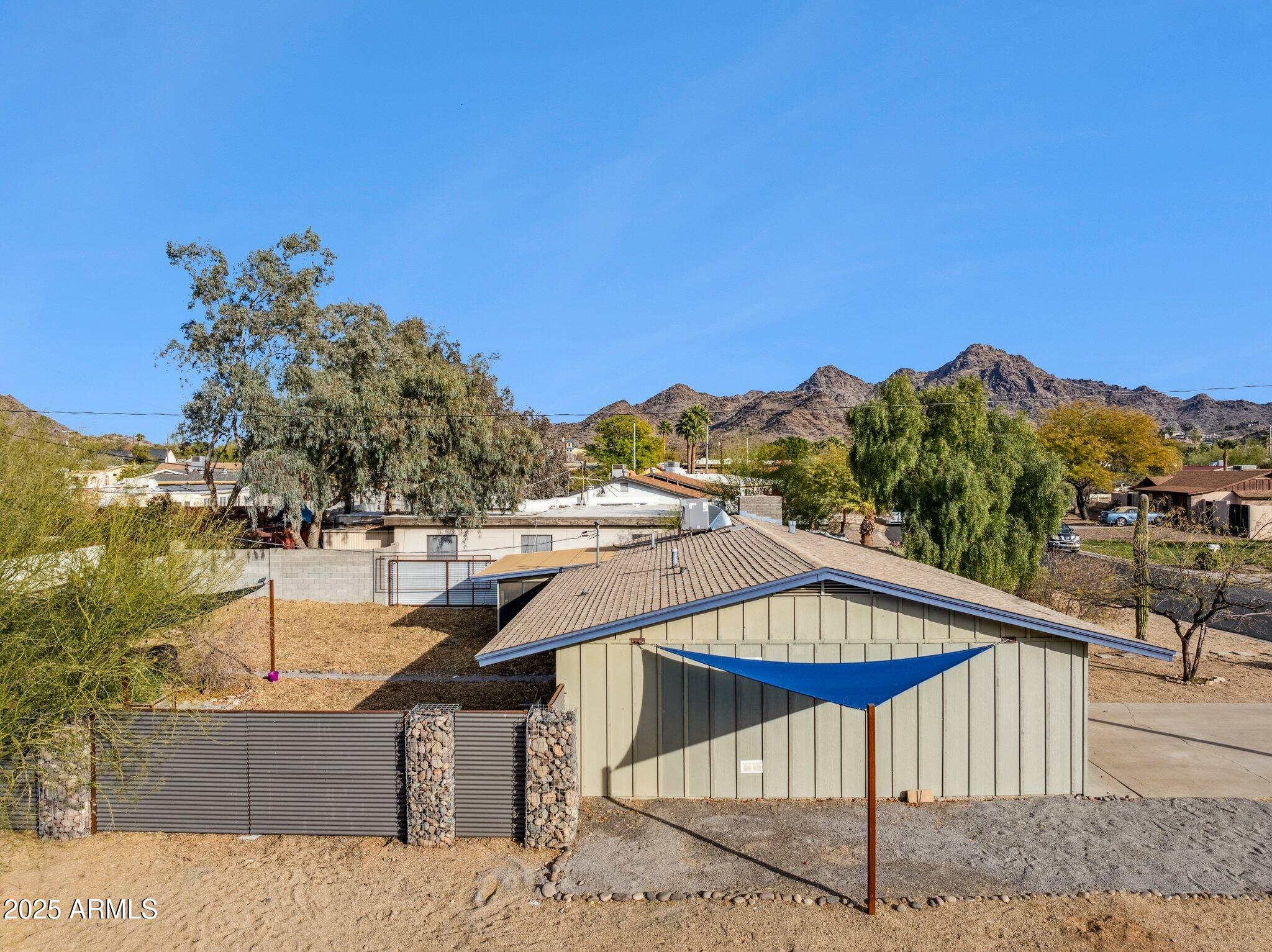 1402 E ROYAL PALM Road