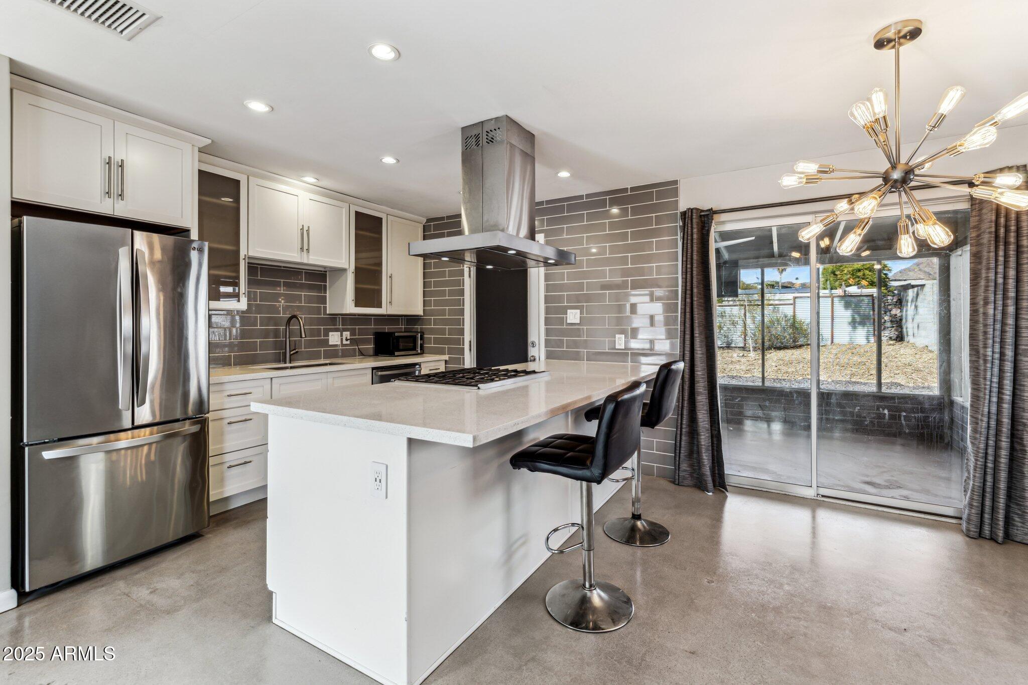 1402 E ROYAL PALM Road