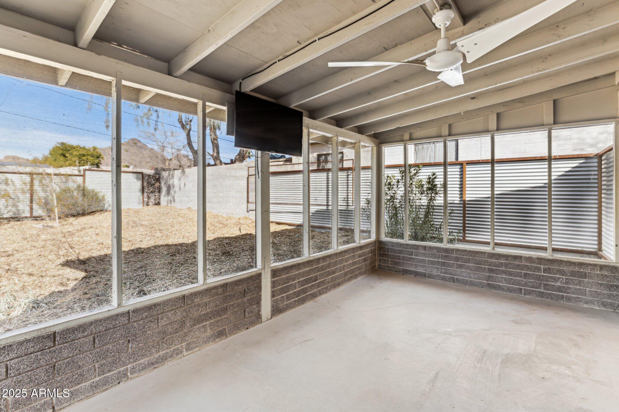 1402 E ROYAL PALM Road