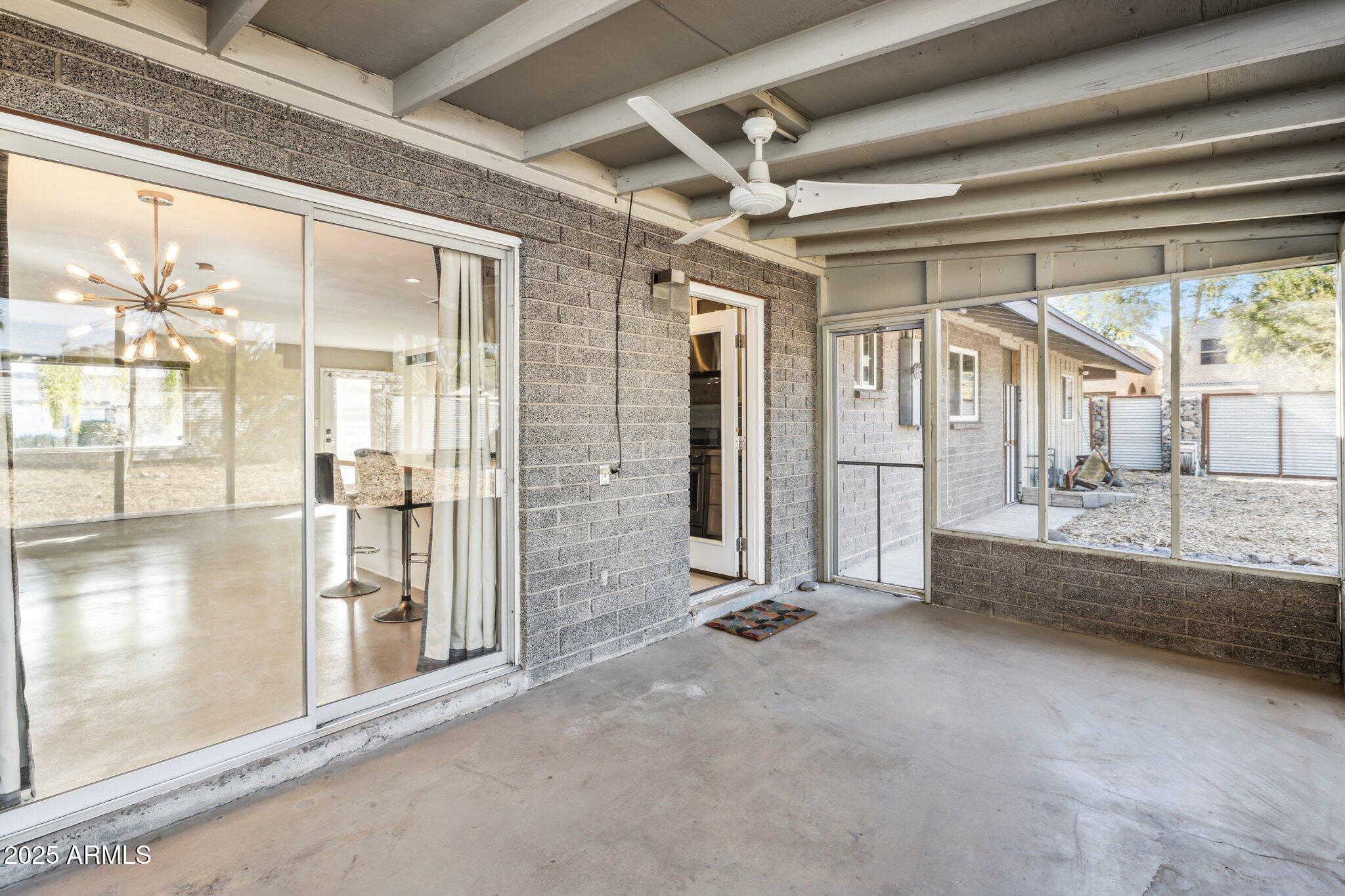 1402 E ROYAL PALM Road