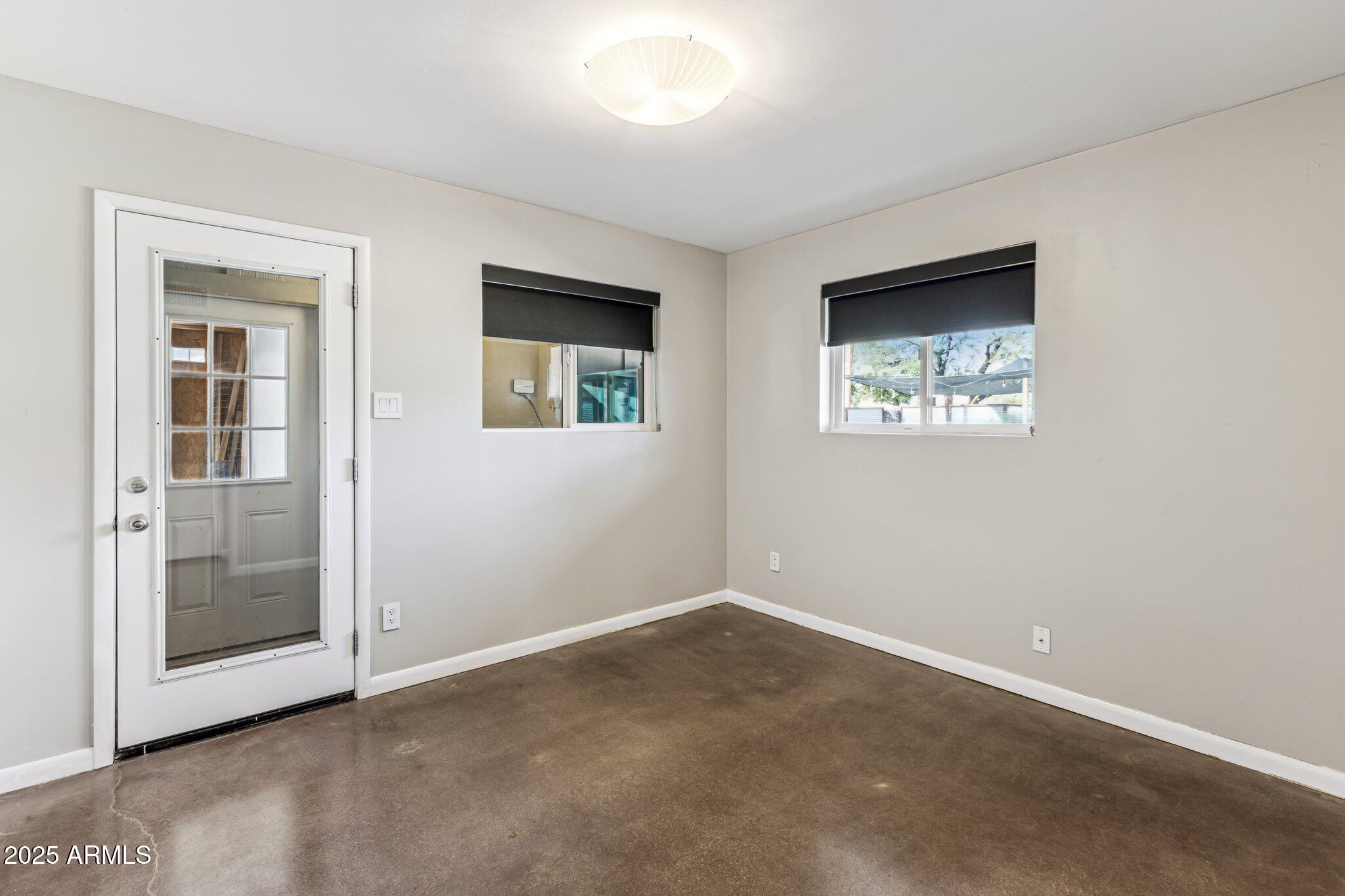 1402 E ROYAL PALM Road