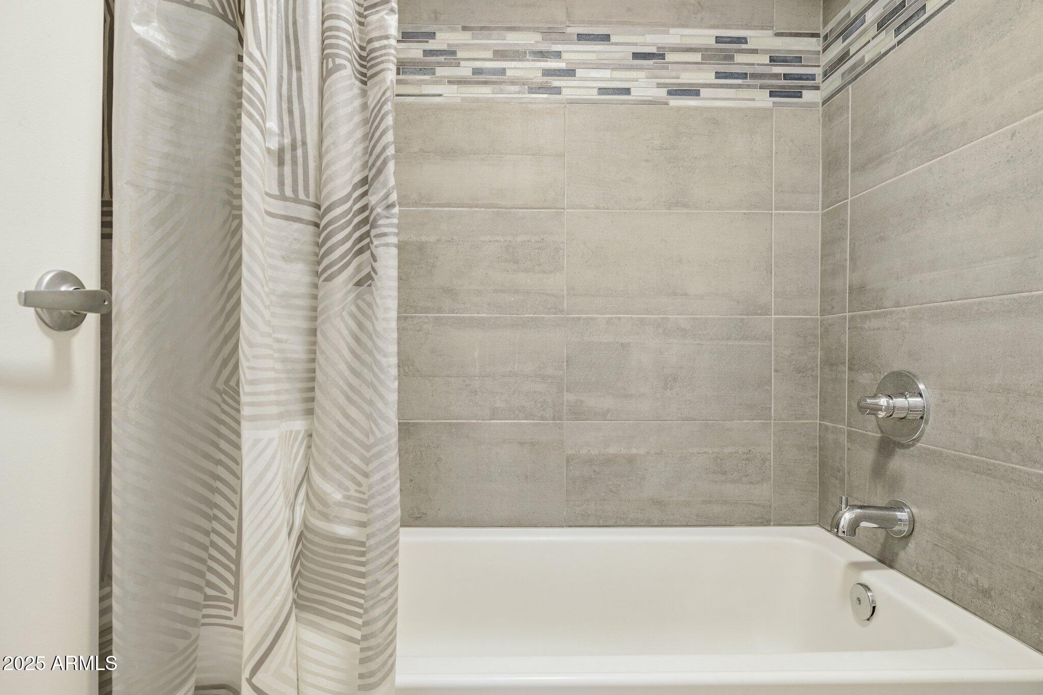 5207 N 24TH Street, 102