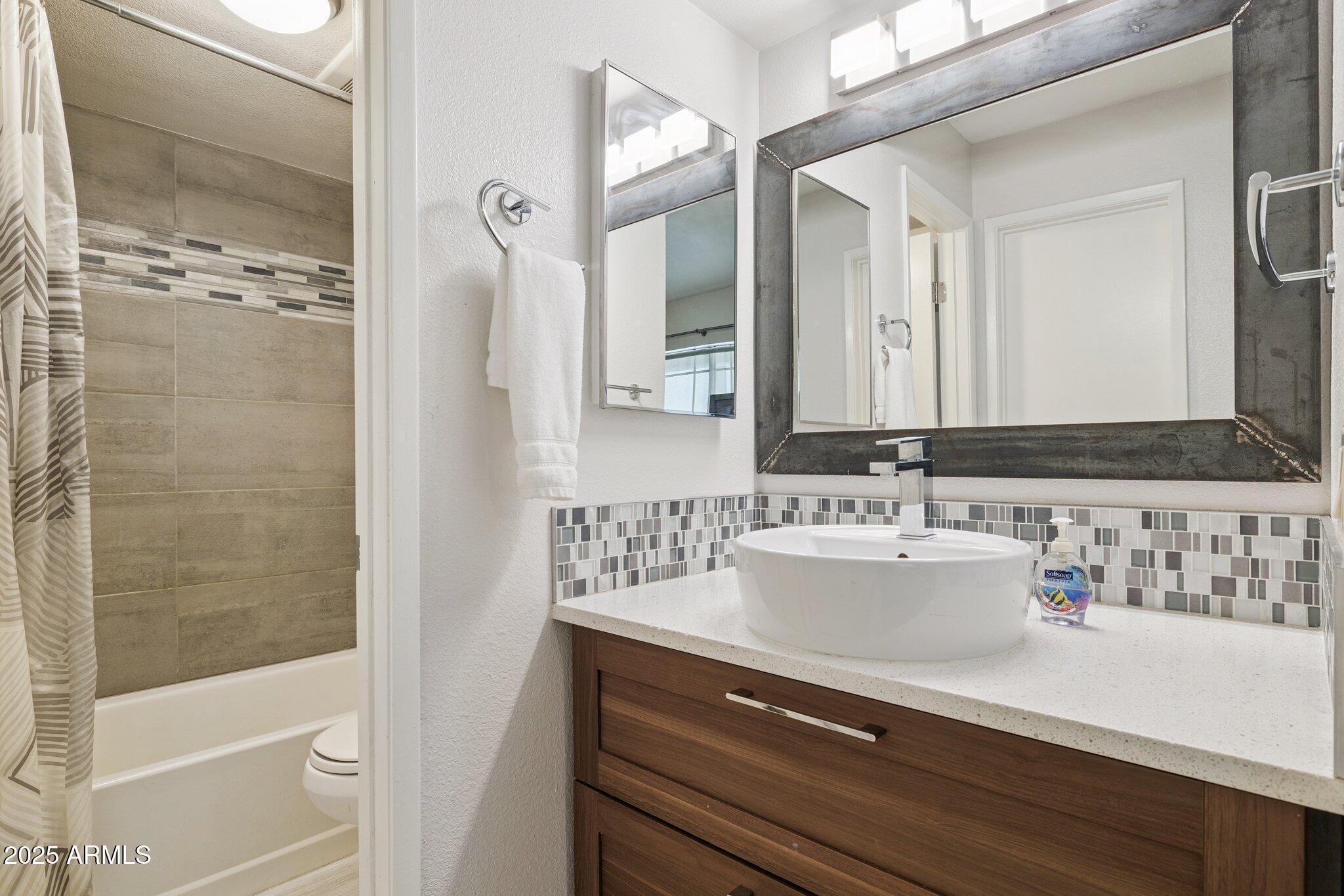 5207 N 24TH Street, 102