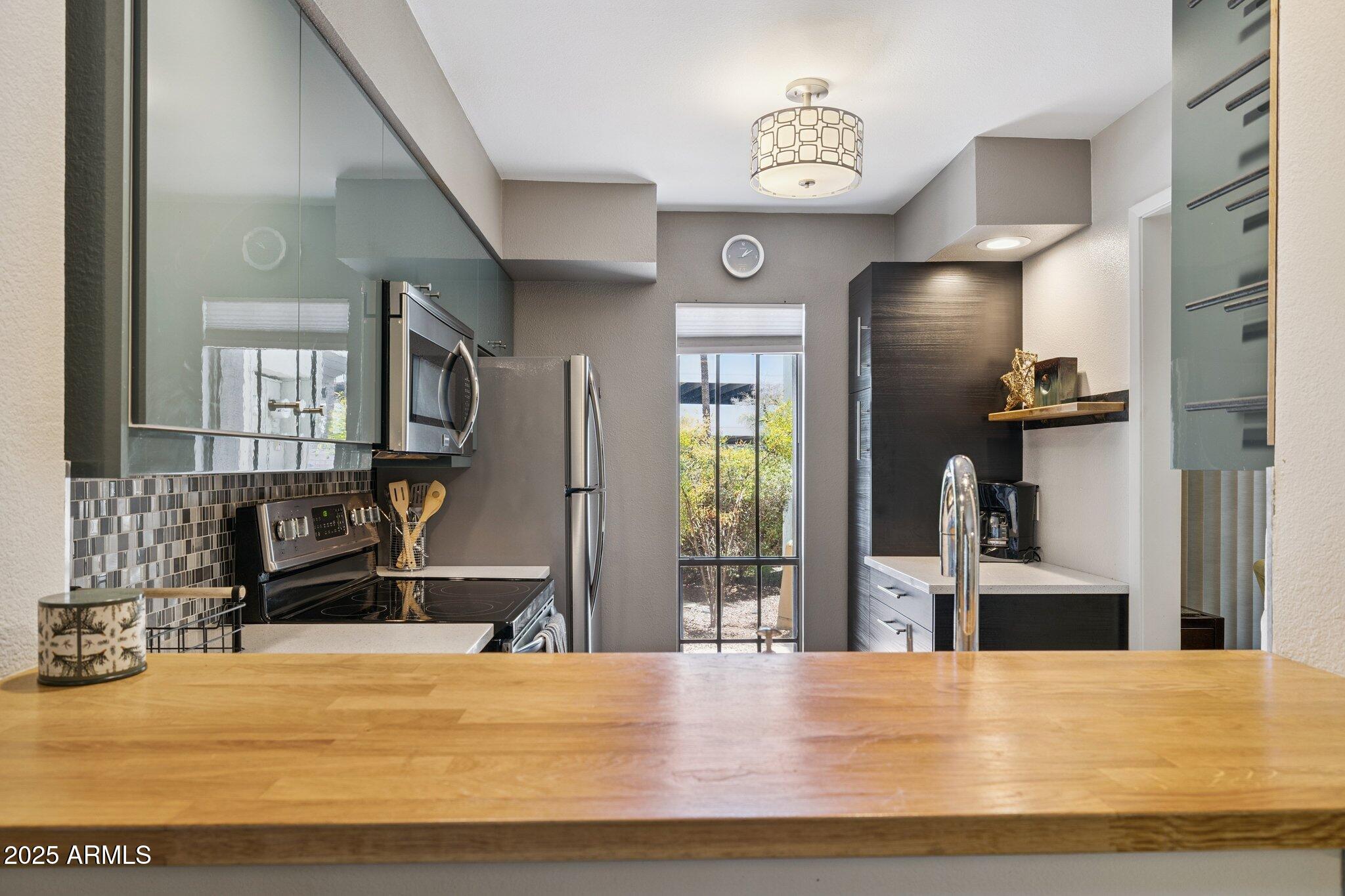 5207 N 24TH Street, 102