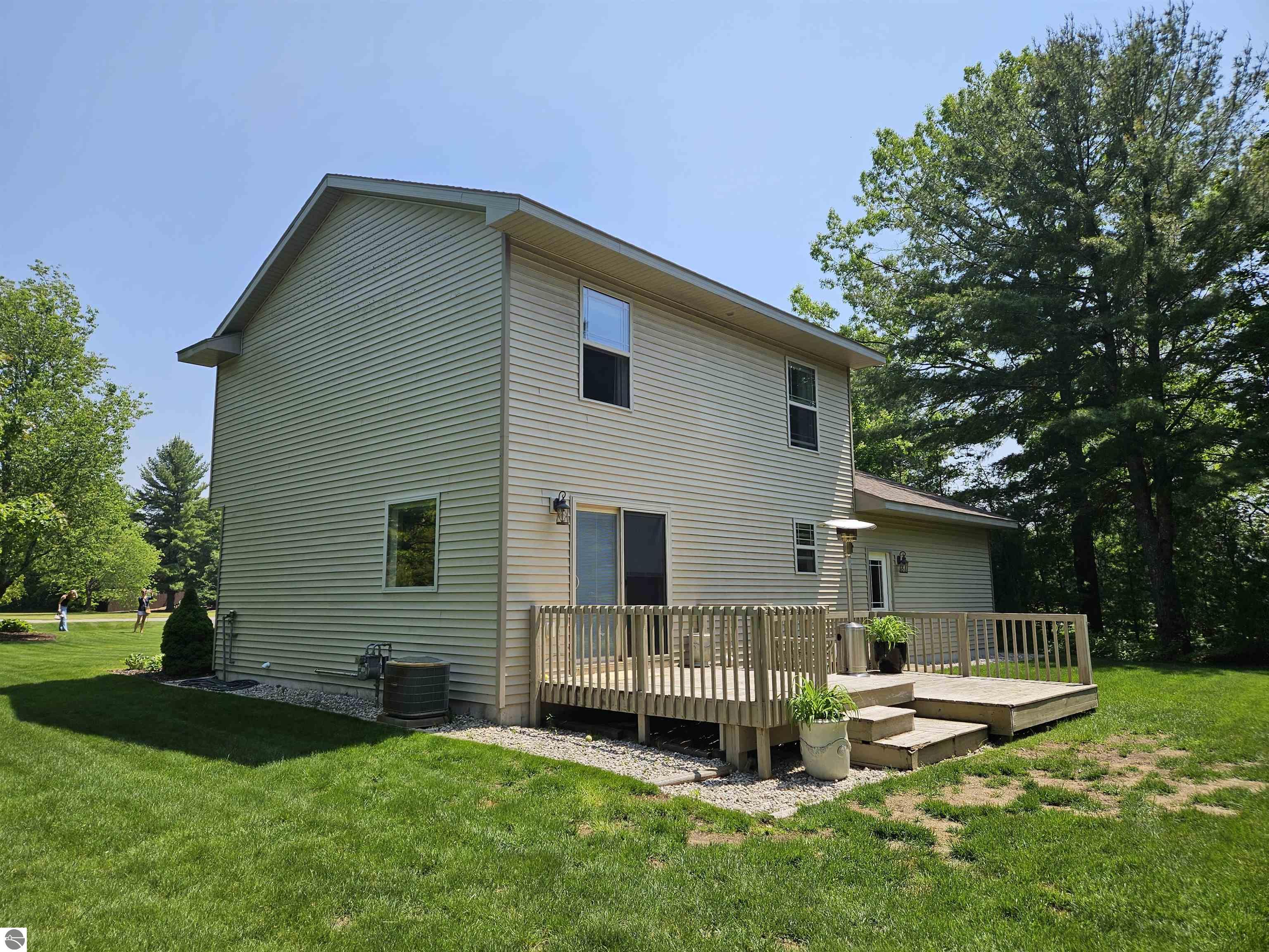 1942 Round Lake Road