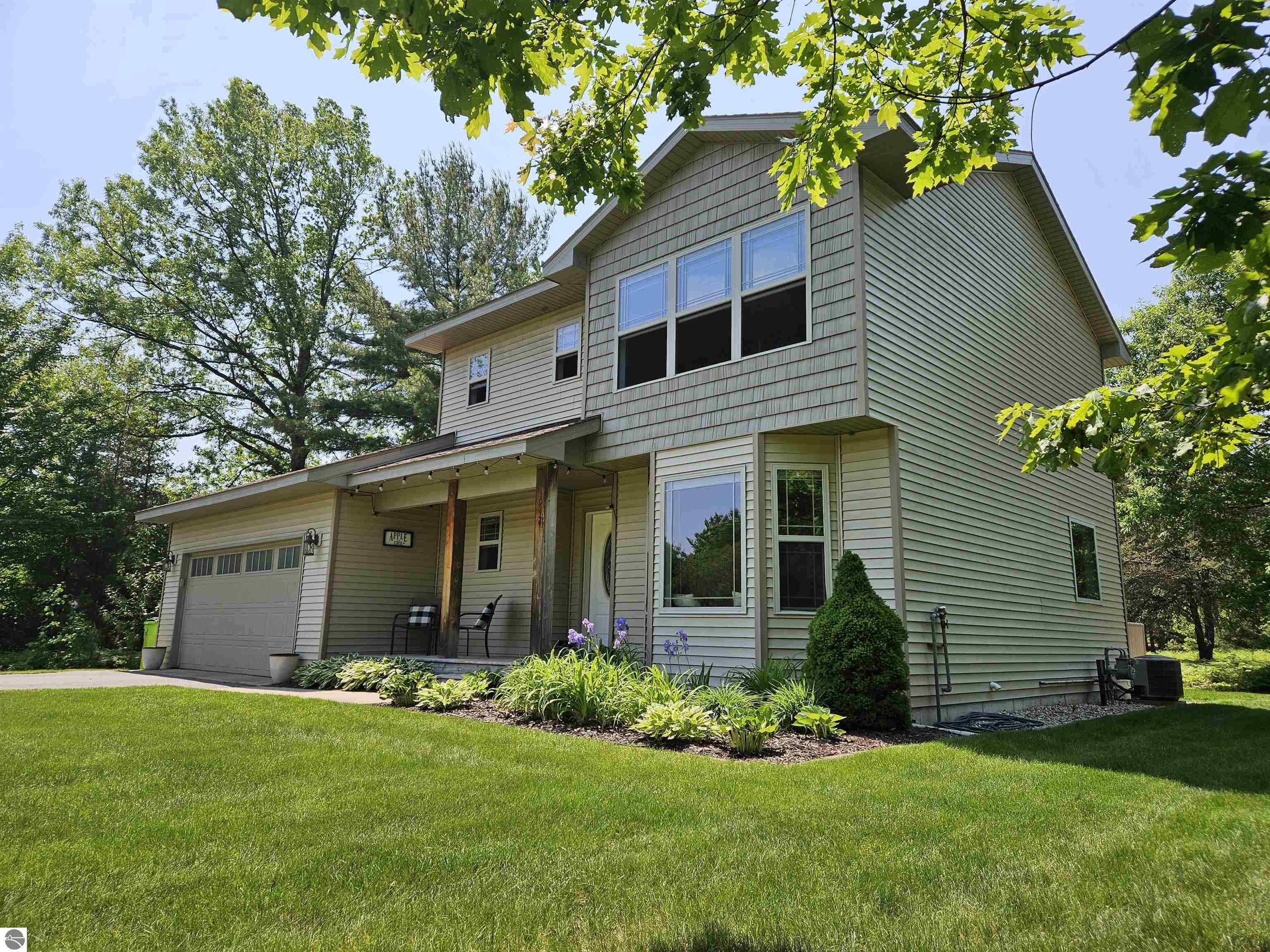 1942 Round Lake Road