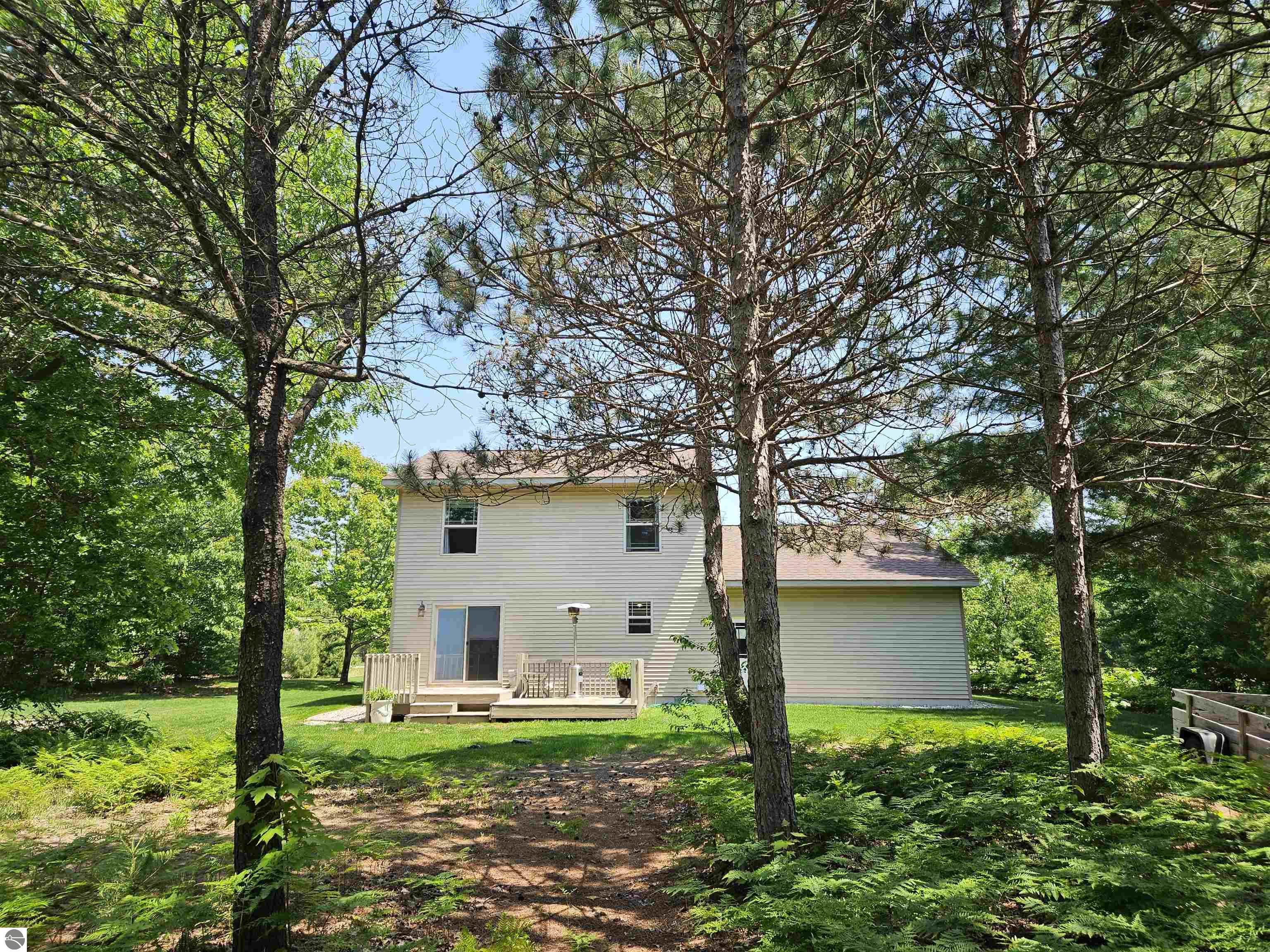 1942 Round Lake Road