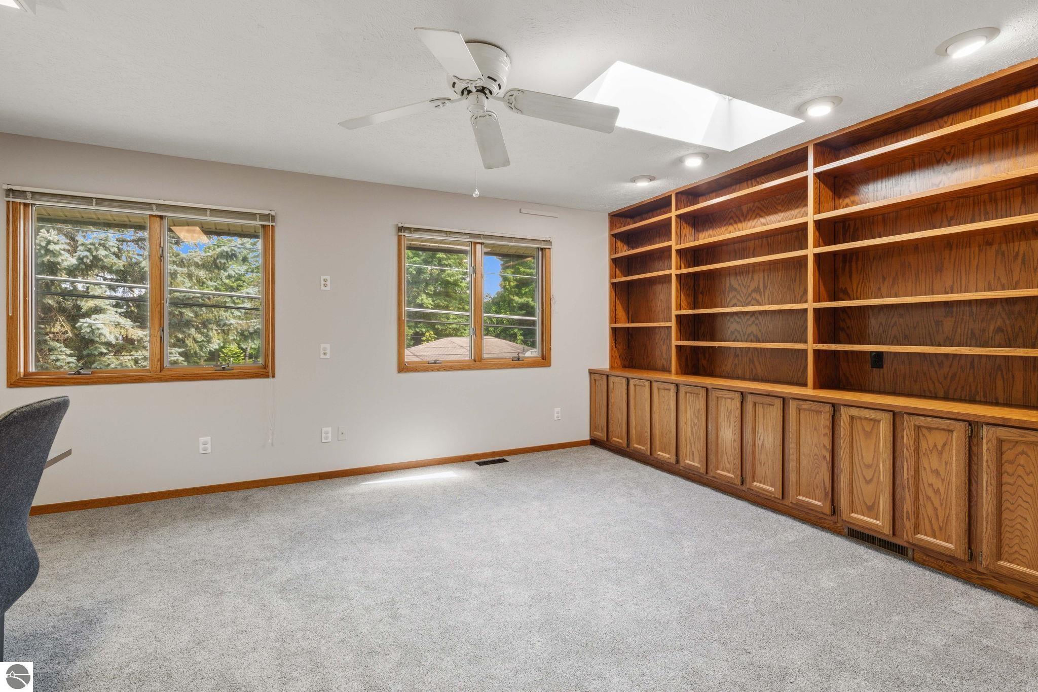 1100 Peninsula Drive
