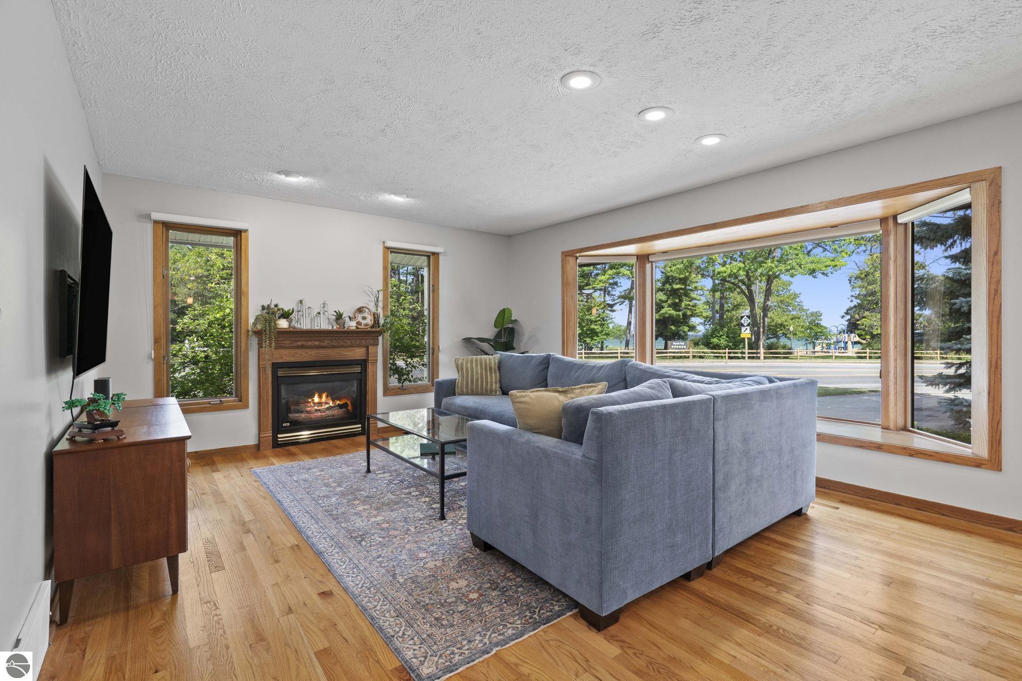 1100 Peninsula Drive