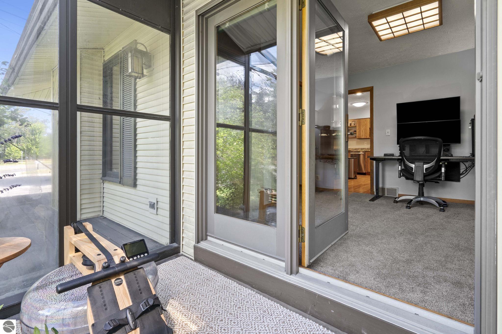 1100 Peninsula Drive
