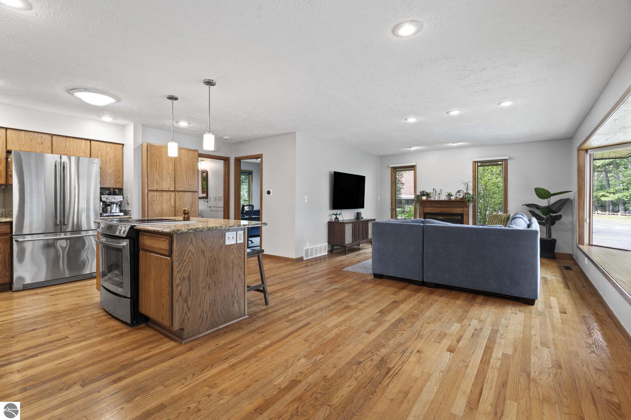 1100 Peninsula Drive