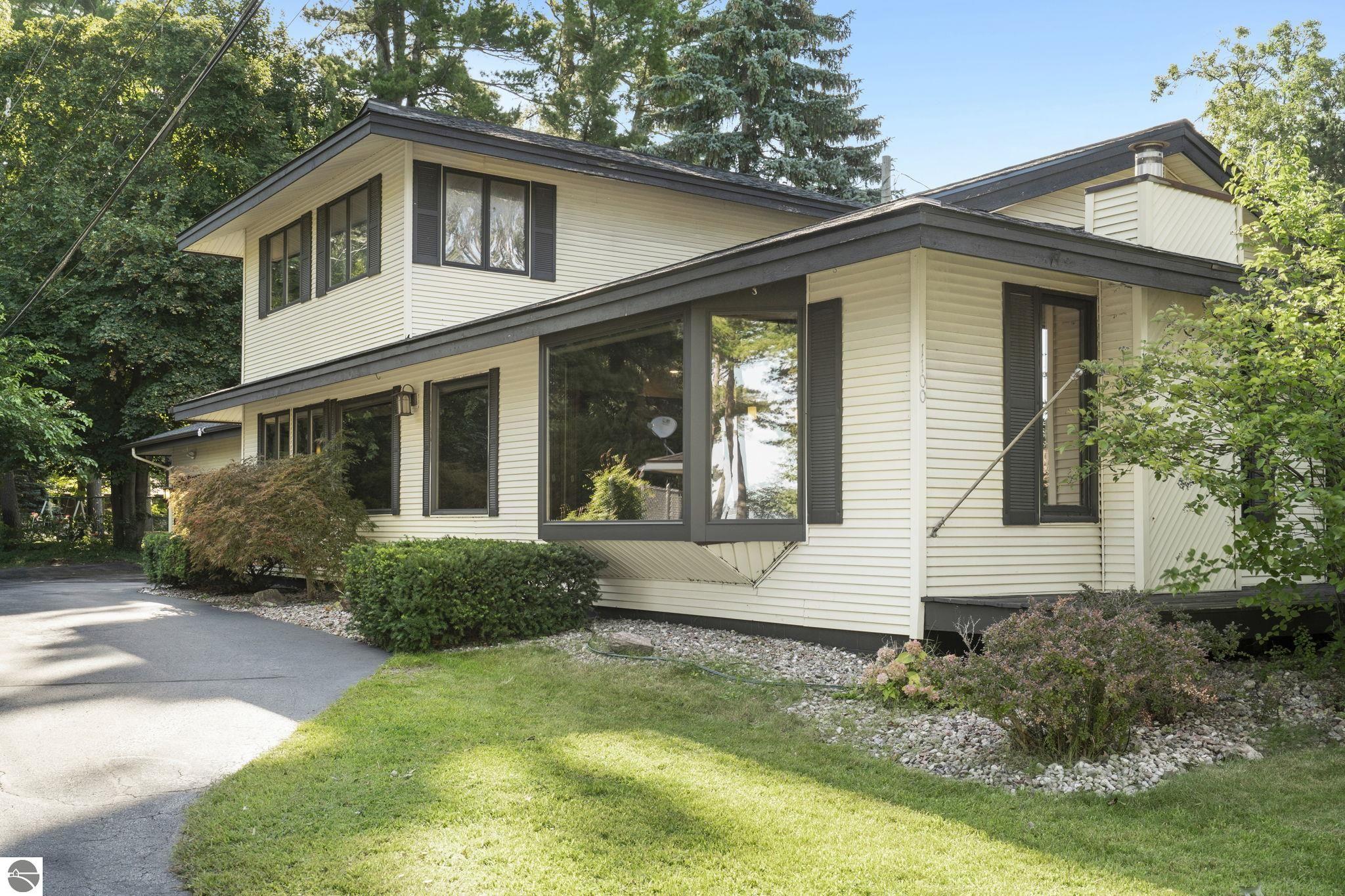 1100 Peninsula Drive