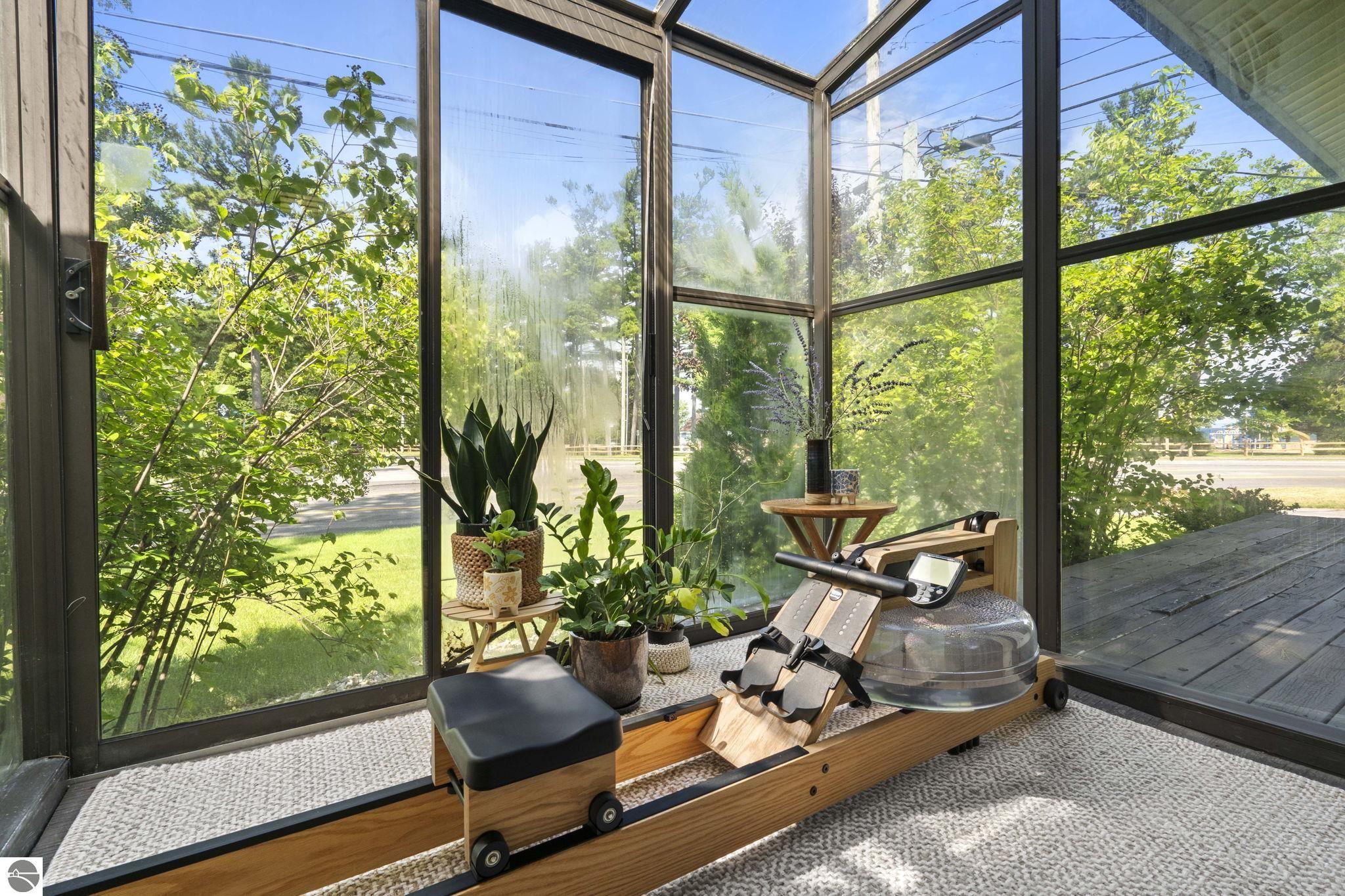 1100 Peninsula Drive