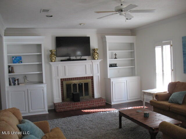 808 Annandale Road