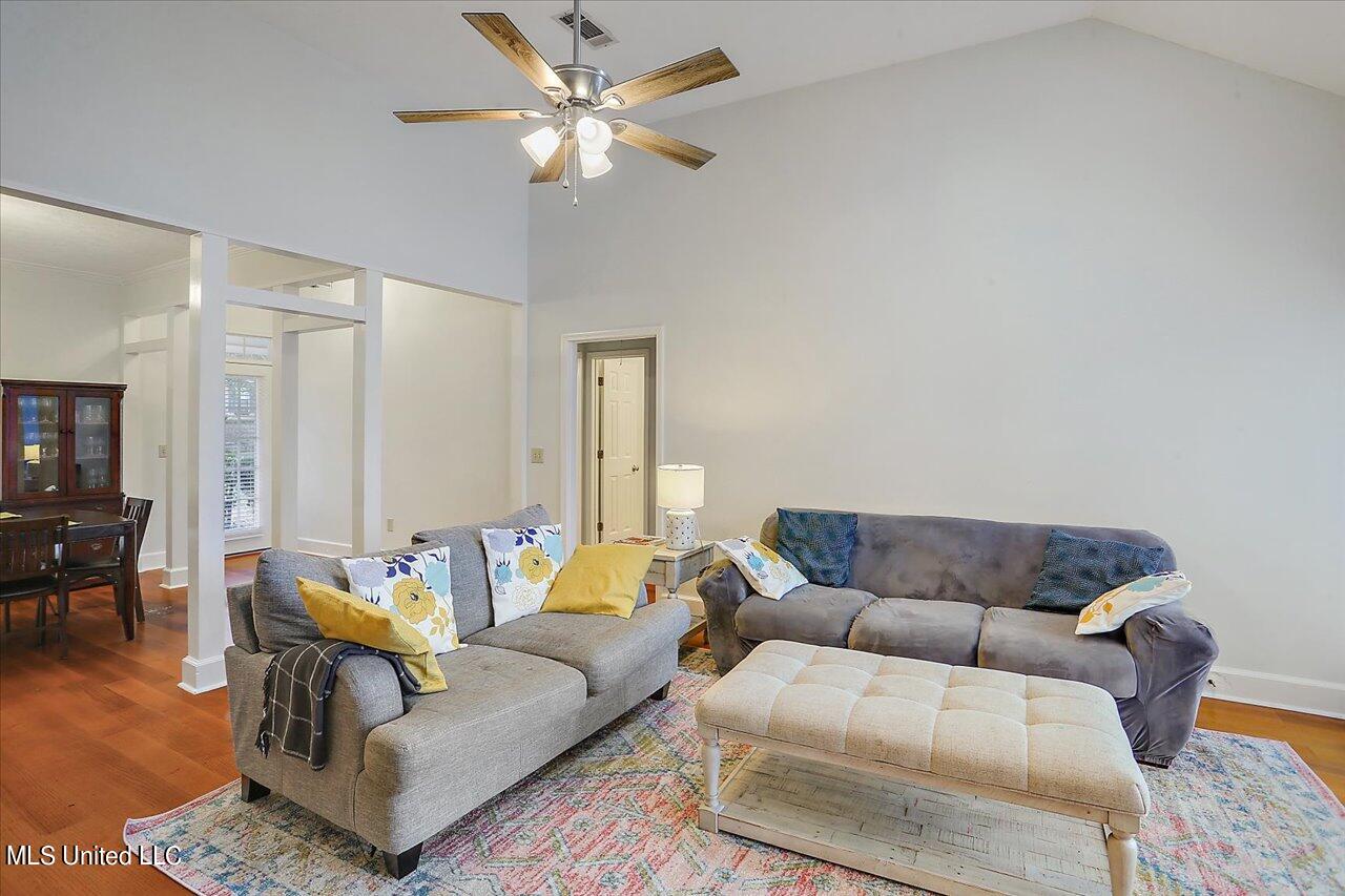 319 Arlington Circle