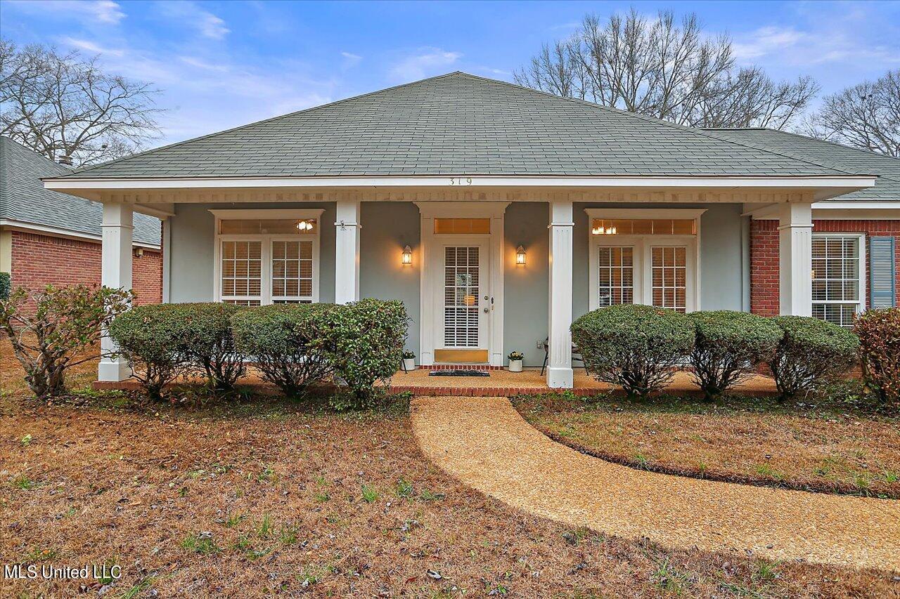 319 Arlington Circle