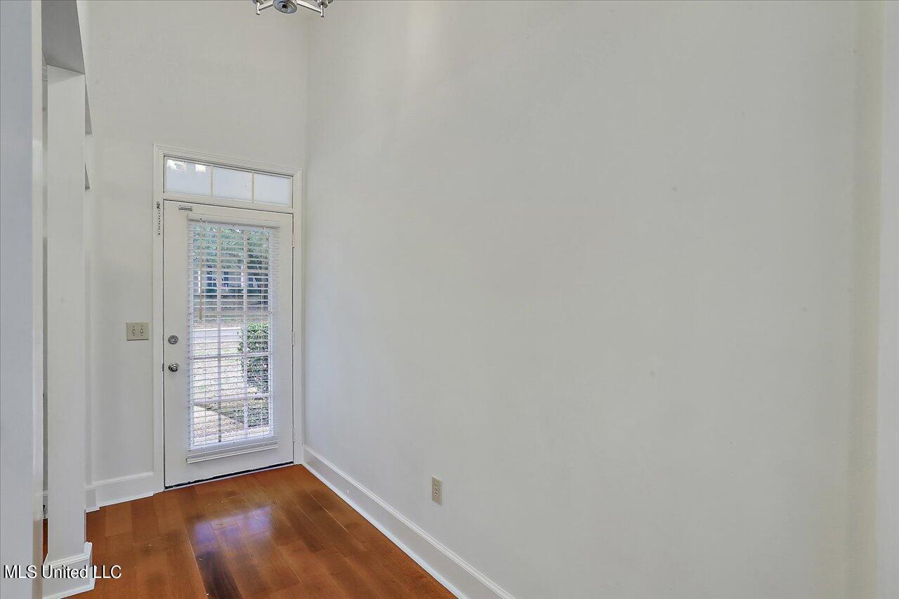 319 Arlington Circle