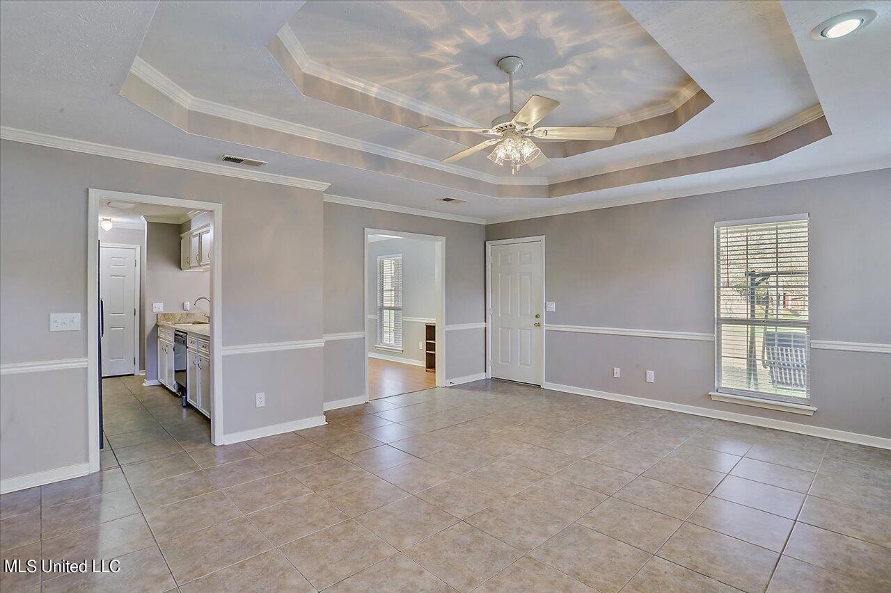 635 Dorothy Lane