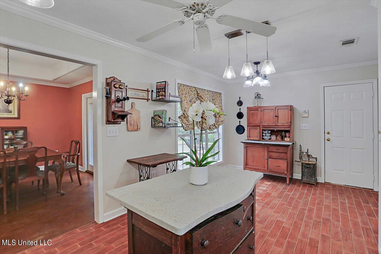 215 Overland Lane