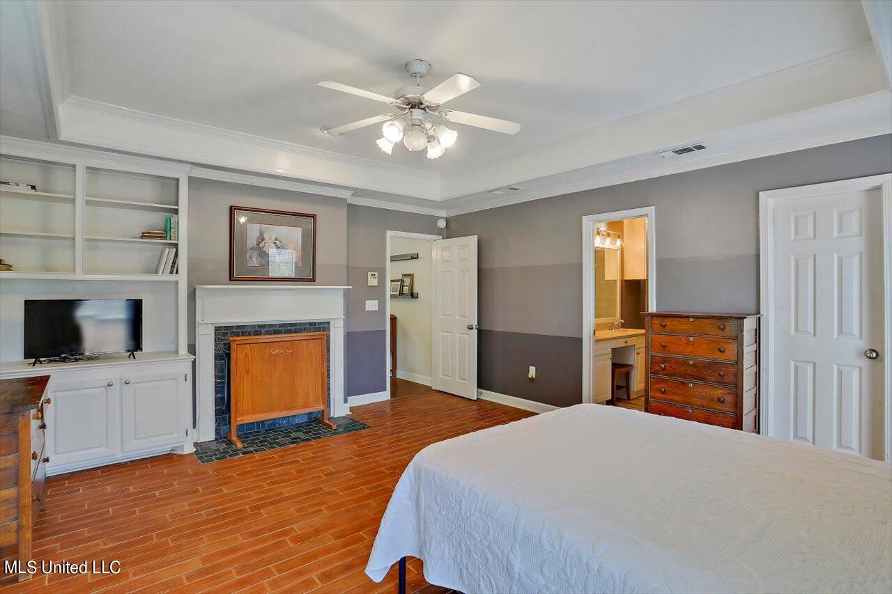215 Overland Lane