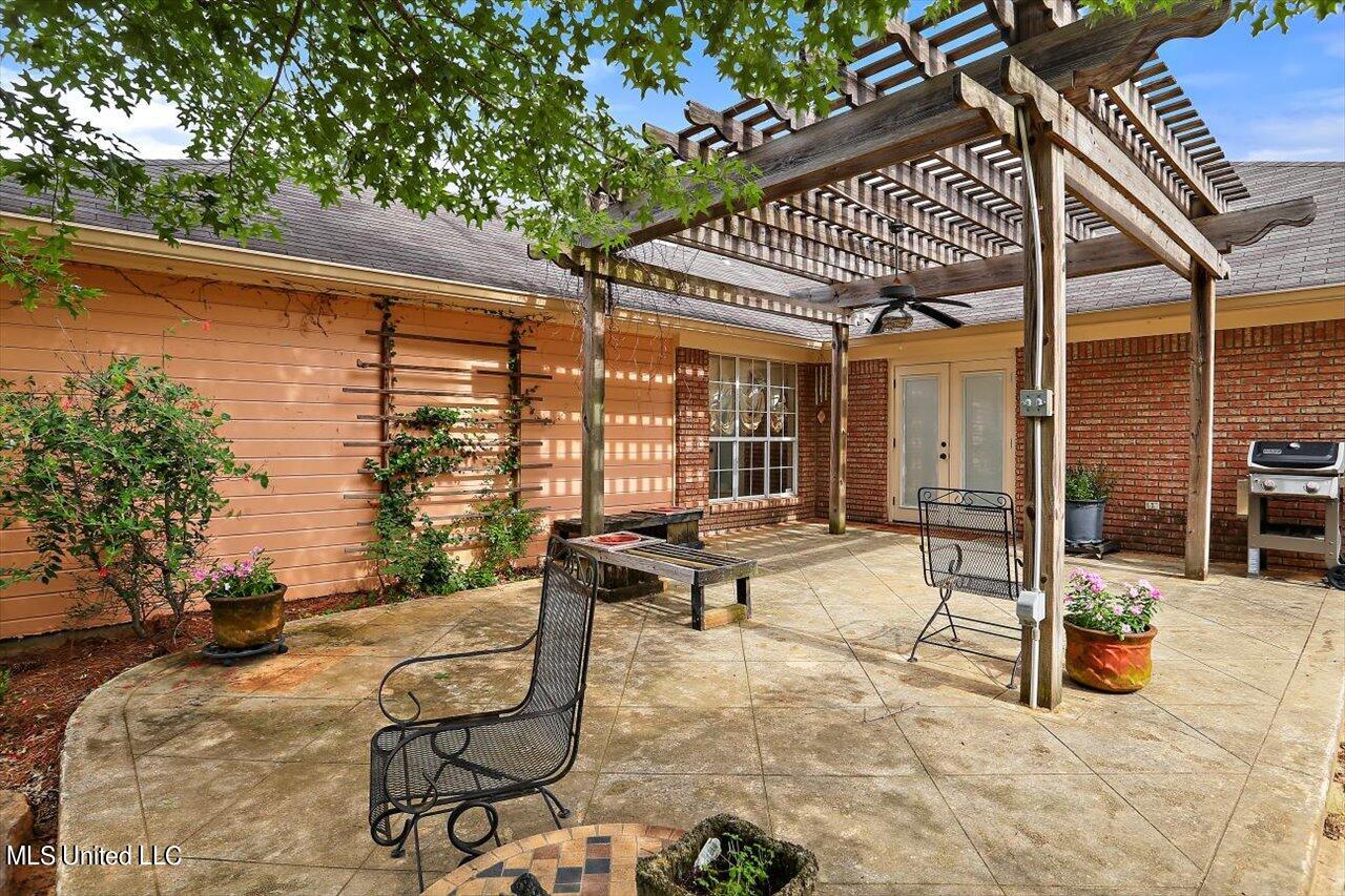 215 Overland Lane