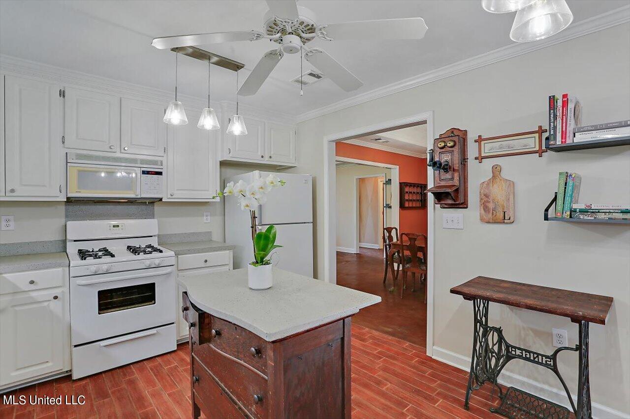 215 Overland Lane