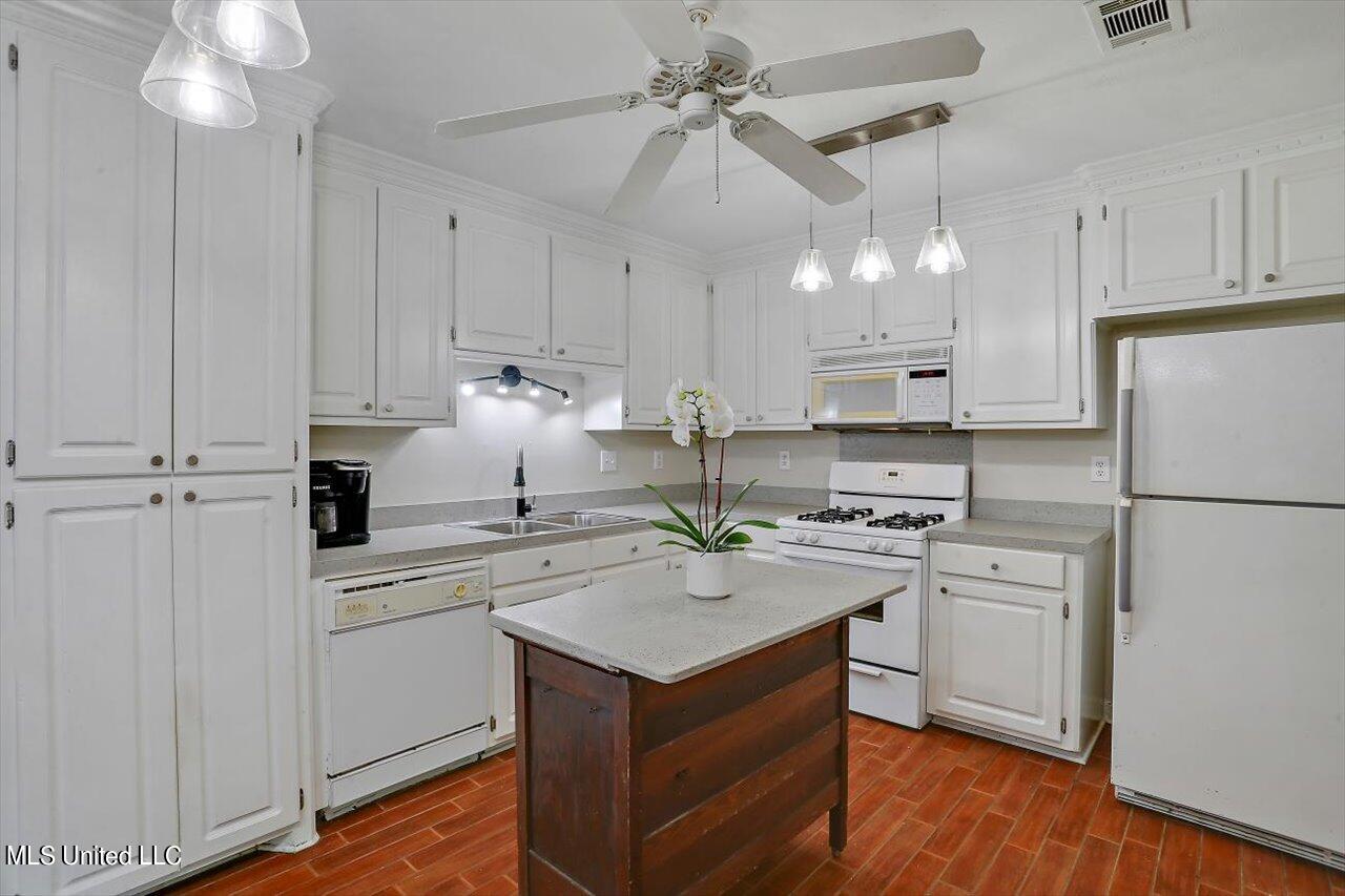 215 Overland Lane