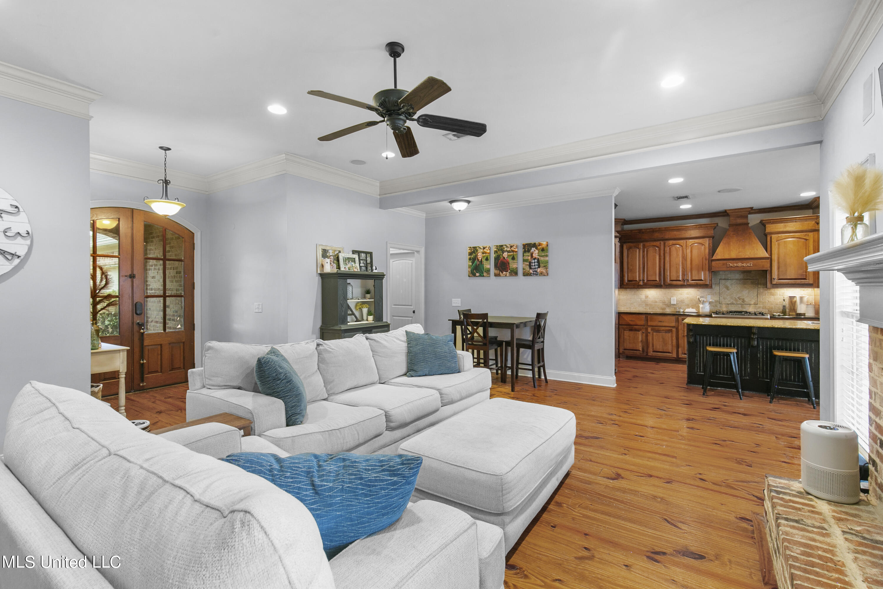 309 Gladeview Place