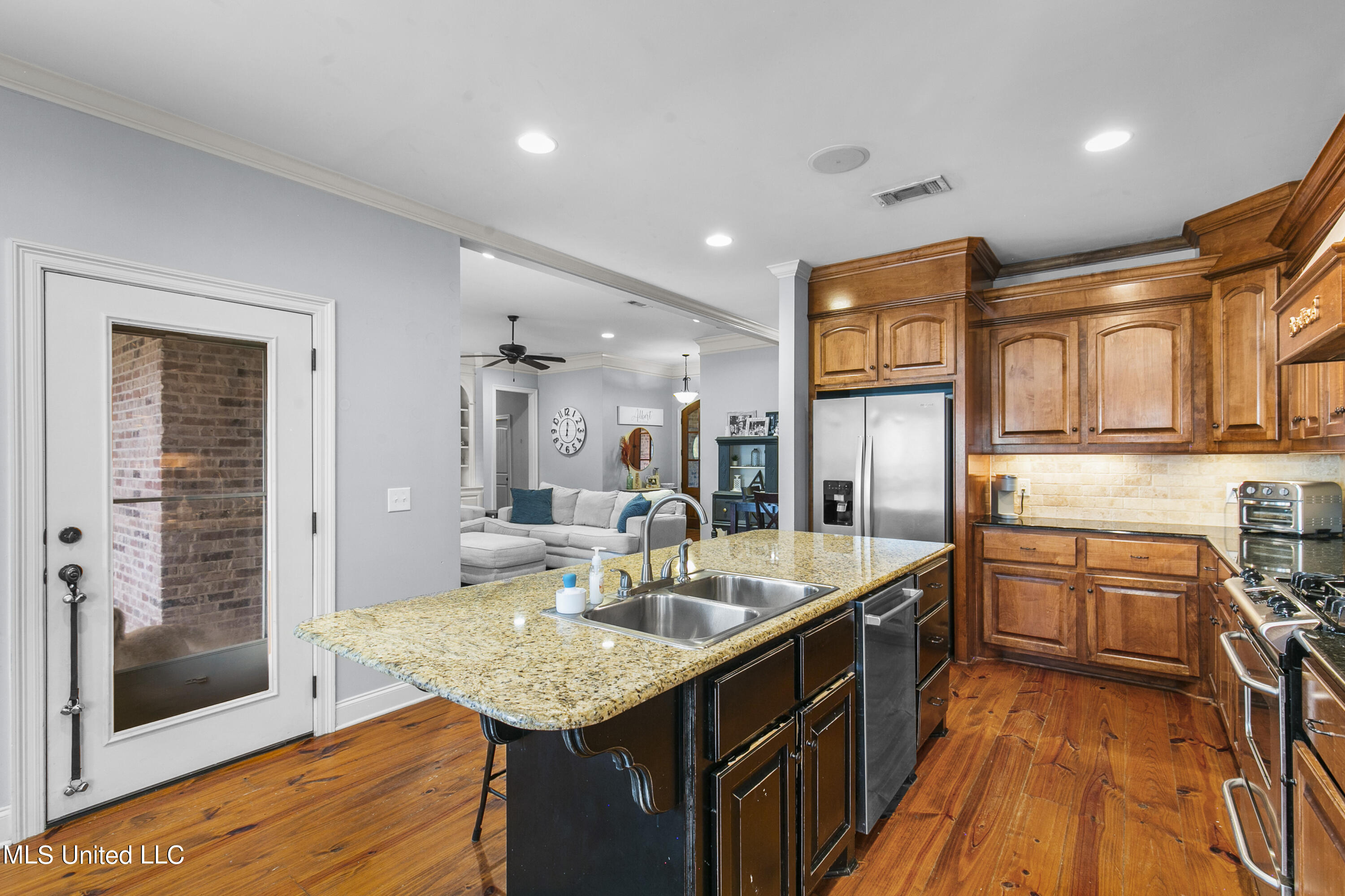 309 Gladeview Place