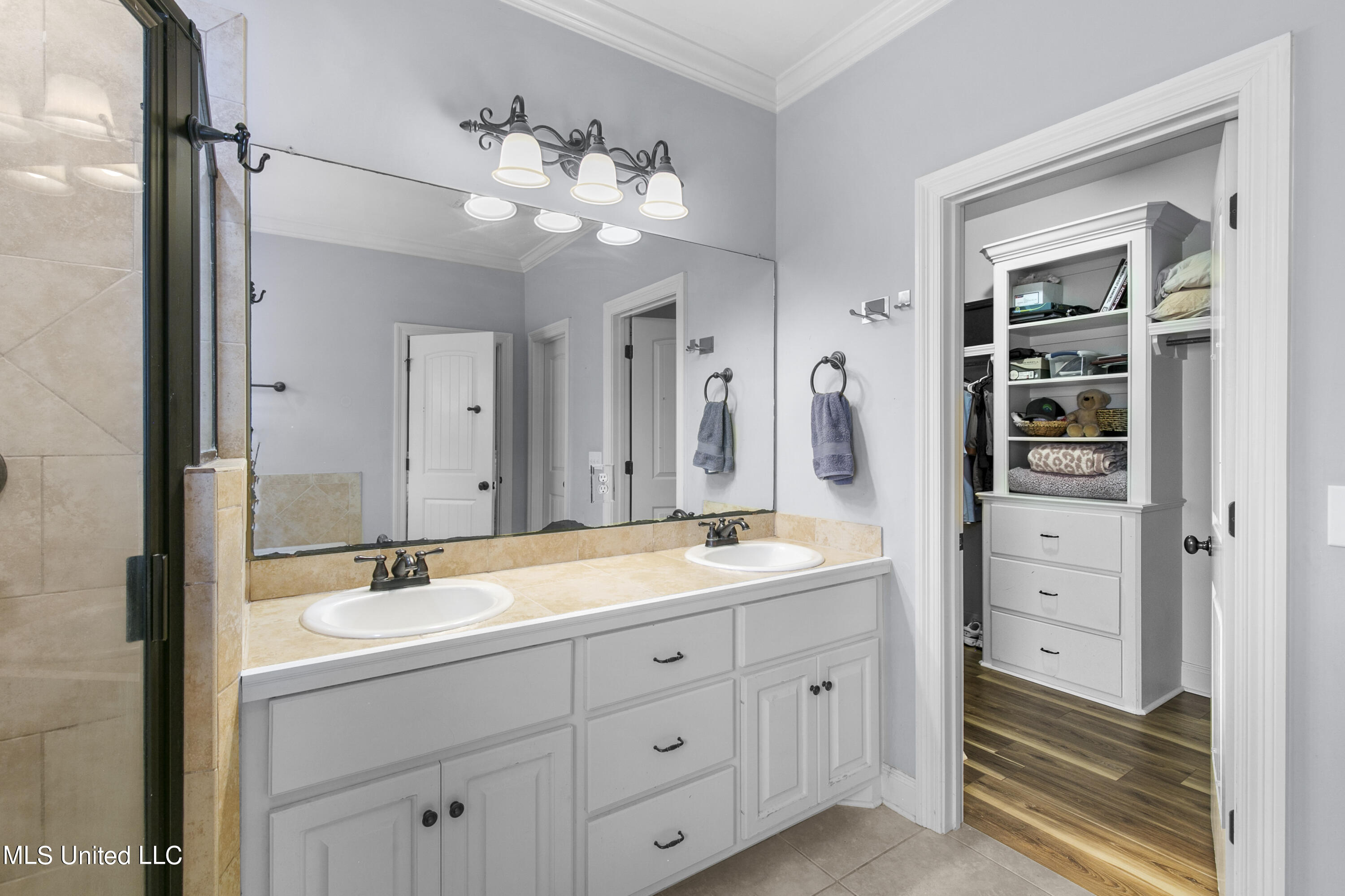 309 Gladeview Place