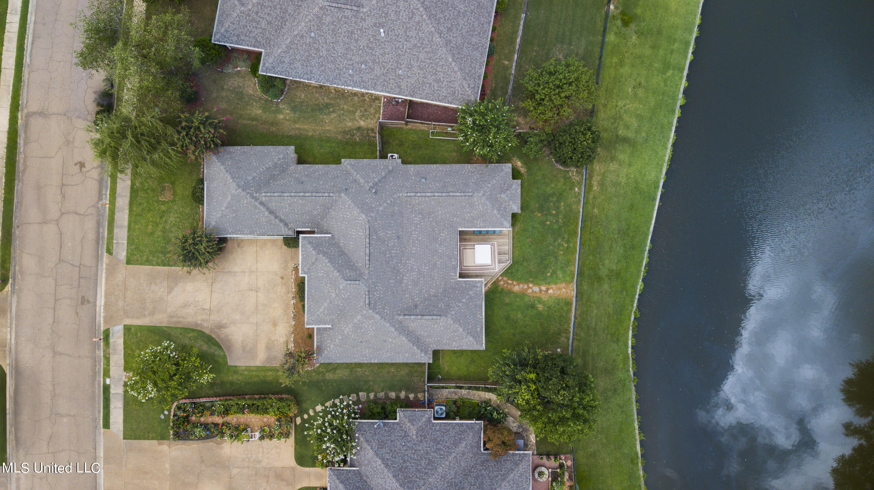 309 Gladeview Place