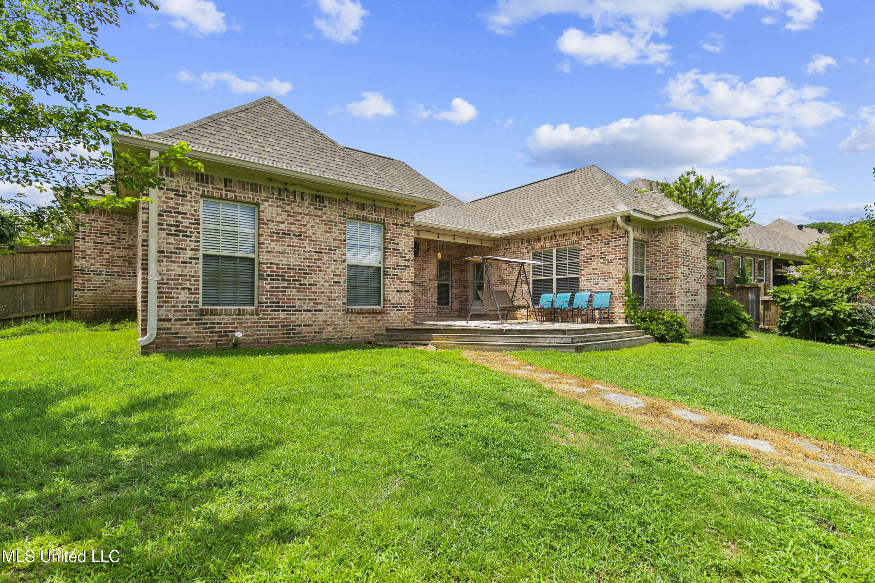 309 Gladeview Place